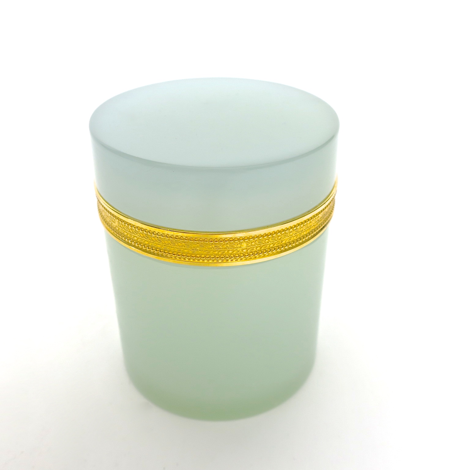 opalglas chrysoberyll alexandrit deckeldose hochzeitsgeschenk weddinggift designklassiker chamäleon farbwechsler interior inneneinrichtung luxus taufgeschenk magie ormolu trinketbox kaufmuseum münchen bogenhausen