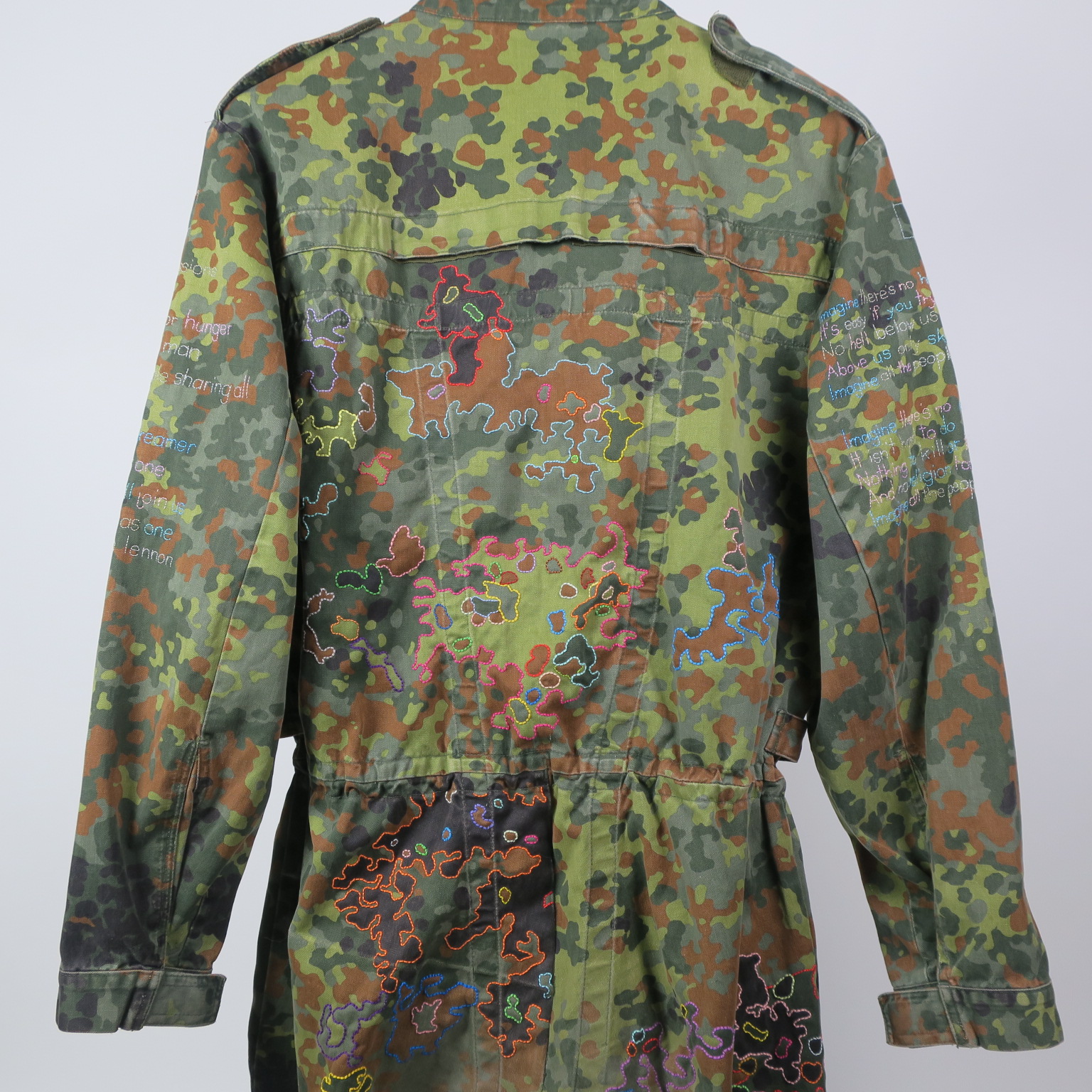 imagine johnlennon statementparka kamouflage camo camouflage slowfashion fairfashion crueltryfree loveandpeace kaufmuseum embroidery handgestickt stickereifriedensbewegung peacemovement