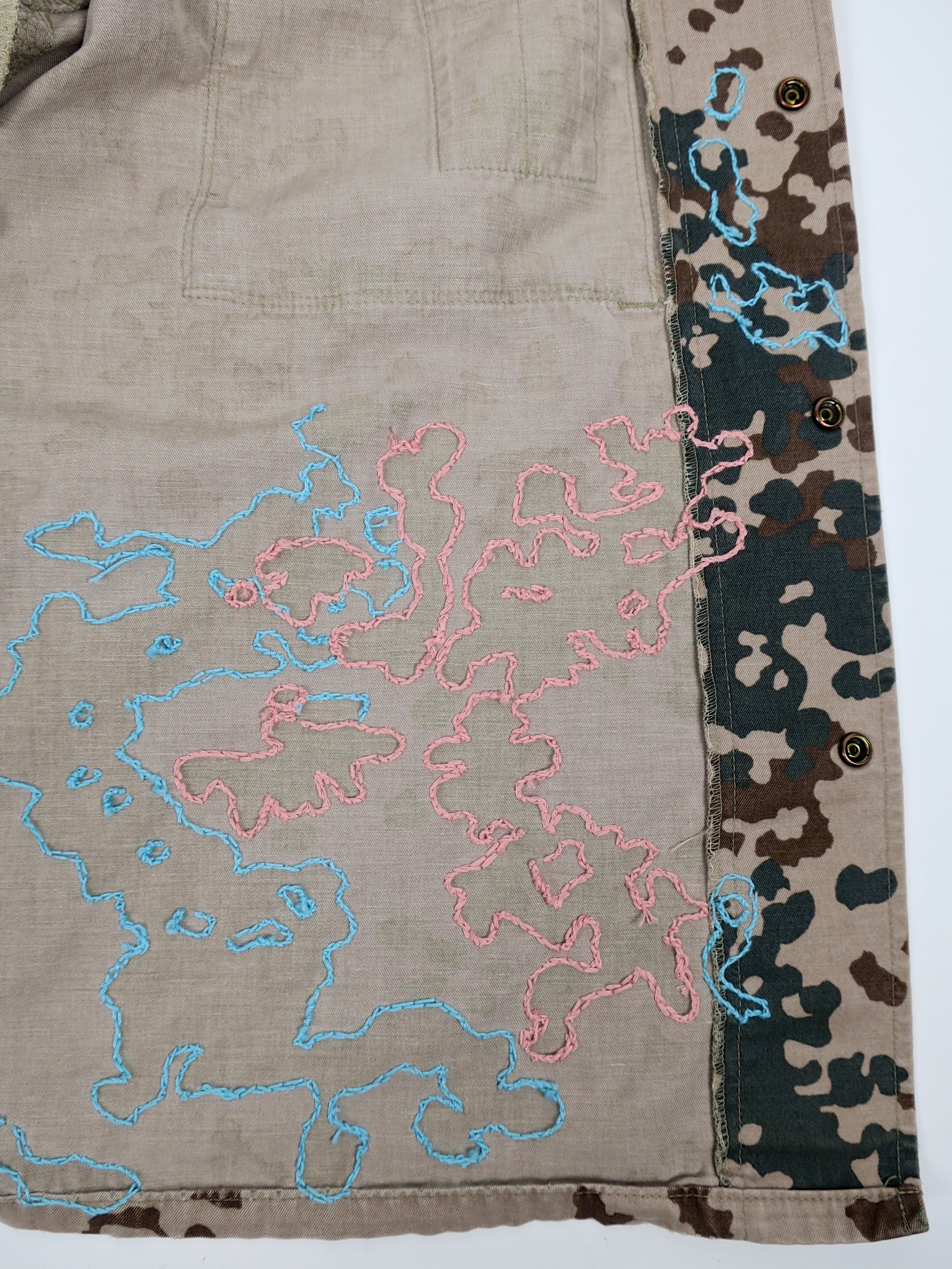 camouflage kaufmuseum München ökofashion ethicalfashion fairfashion slowfashion statement embroidery handgestickt ethical militärjacken camo kamouflage