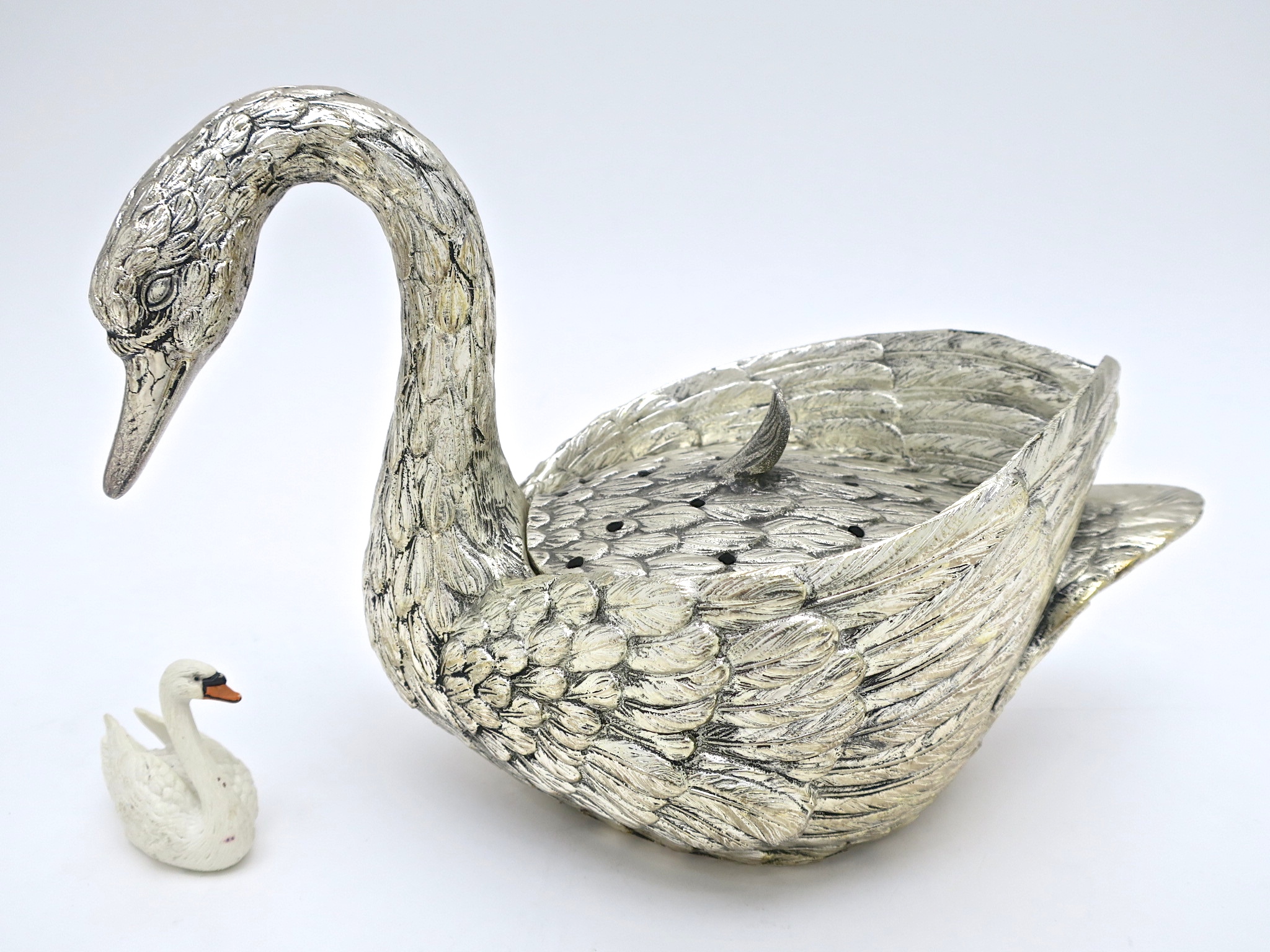 icebucket eisbehälter swan swanlake schwan mauromanetti münchen kaufmuseum munich glamour hollywood tableware tischdekoration tableware dinner party buffet
