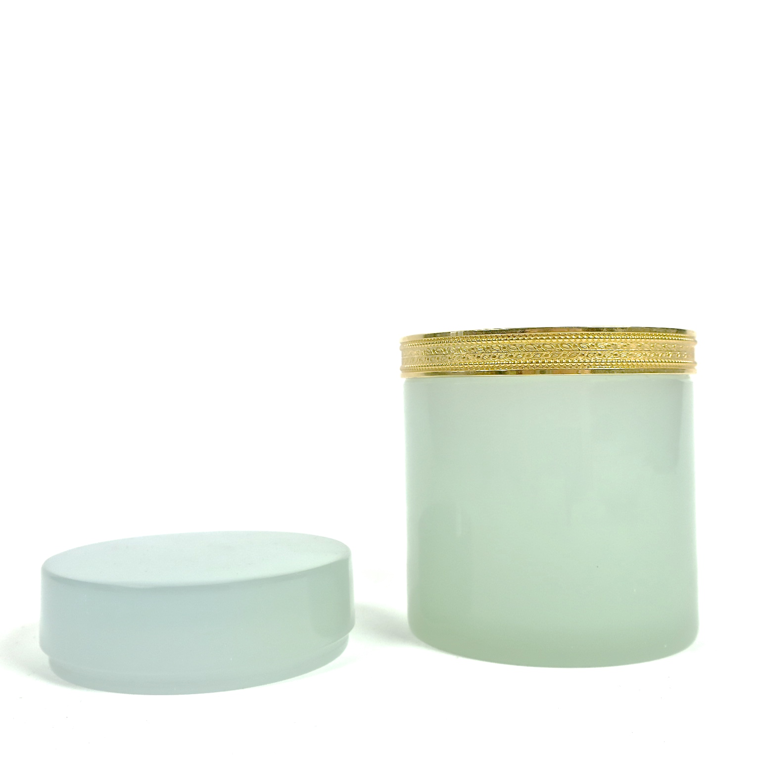 opalglas chrysoberyll alexandrit deckeldose hochzeitsgeschenk weddinggift designklassiker chamäleon farbwechsler interior inneneinrichtung luxus taufgeschenk magie ormolu trinketbox kaufmuseum münchen bogenhausen