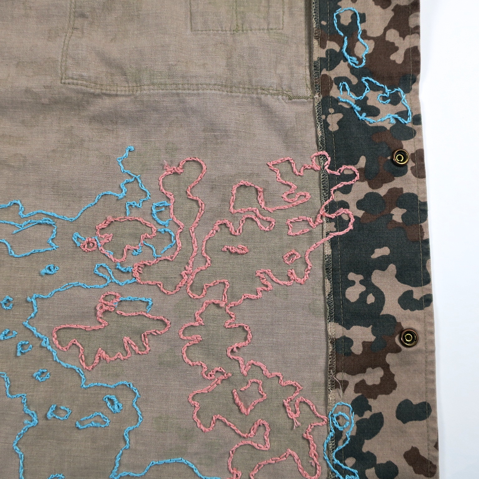 camouflage kaufmuseum München ökofashion ethicalfashion fairfashion slowfashion statement embroidery handgestickt ethical militärjacken camo kamouflage