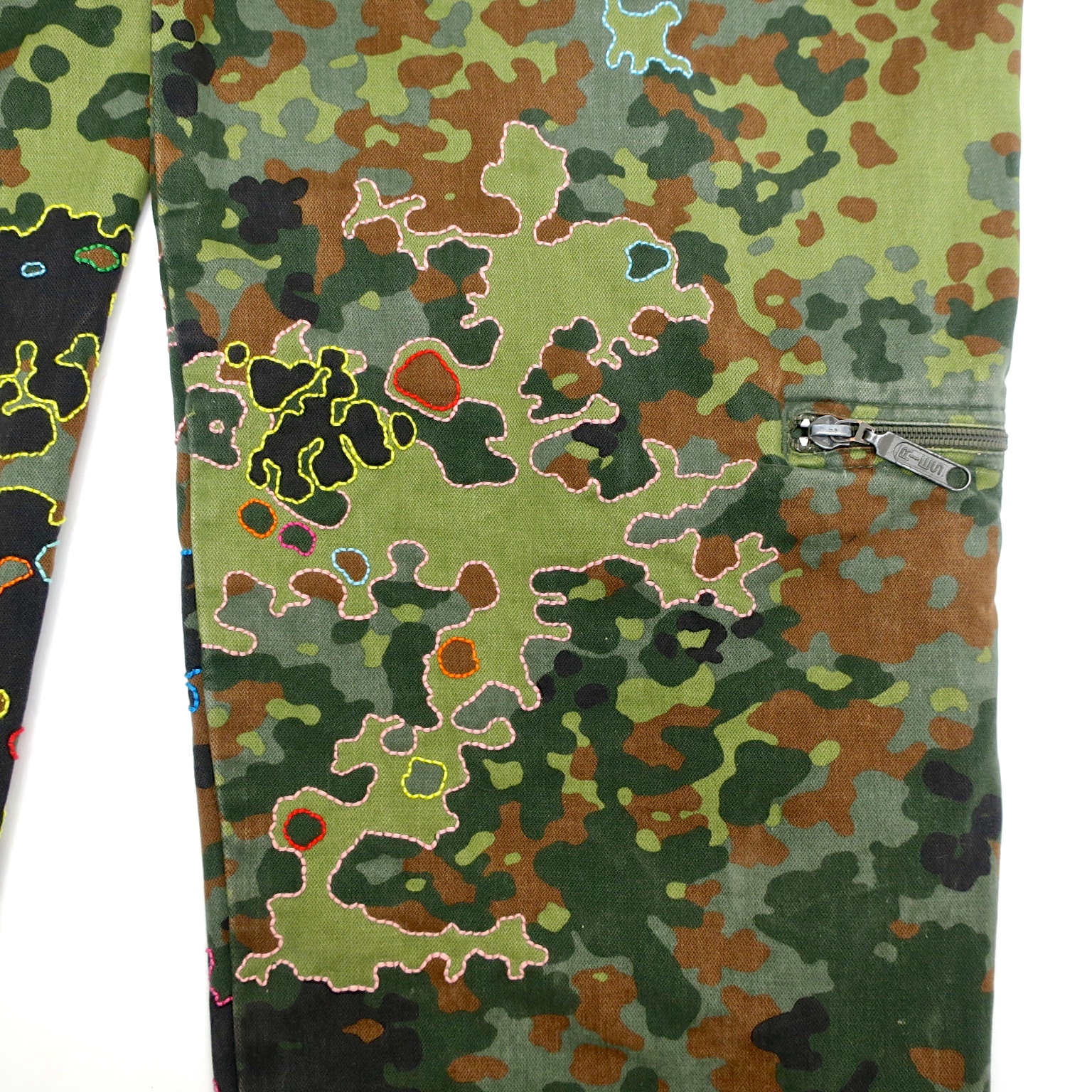 imagine johnlennon statementparka kamouflage camo camouflage slowfashion fairfashion crueltryfree loveandpeace kaufmuseum embroidery handgestickt stickereifriedensbewegung peacemovement