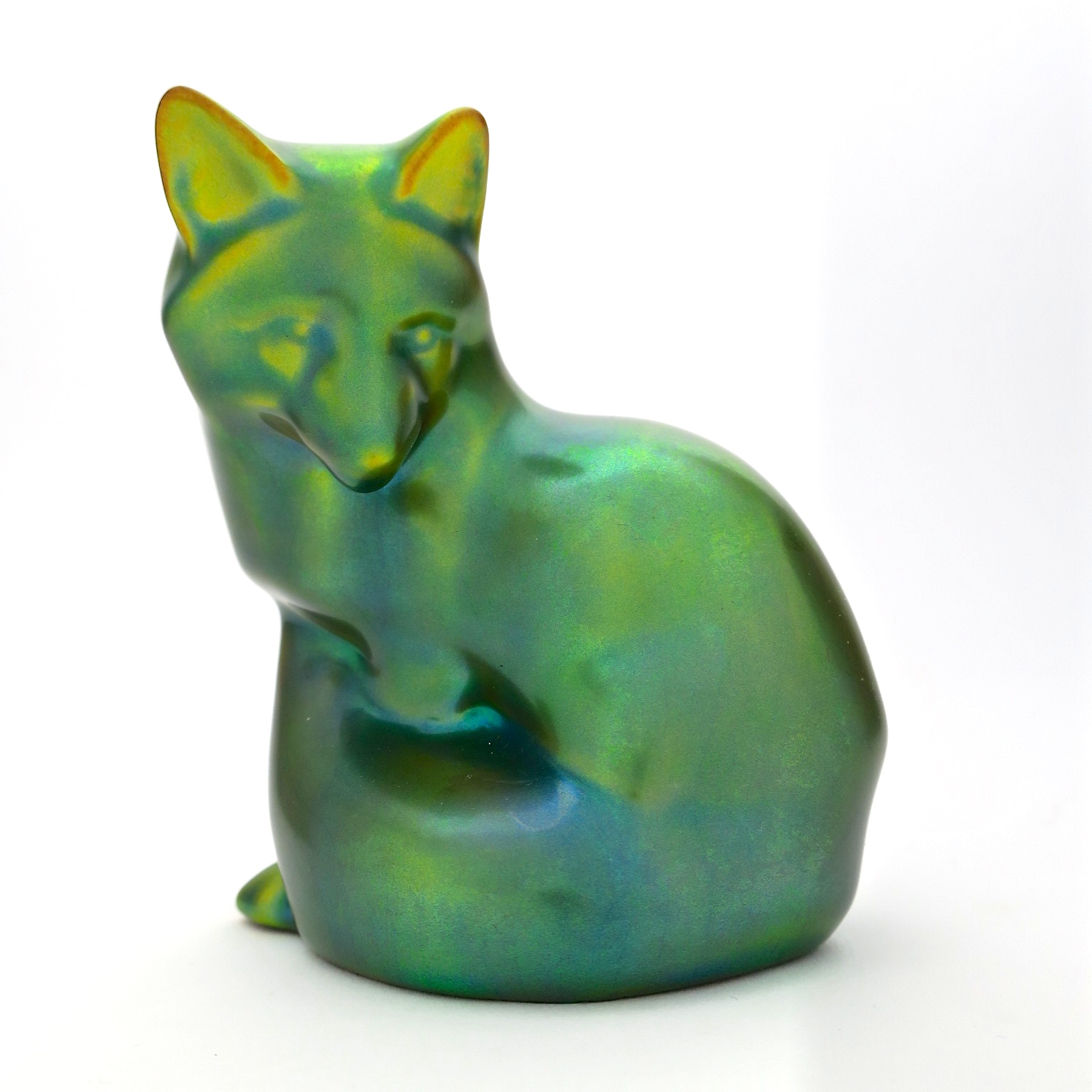 zsolnay figurine fuchs fox eosin grasgrün neon porzellan interior inneneinrichtung detail kaufmuseum geschenke 