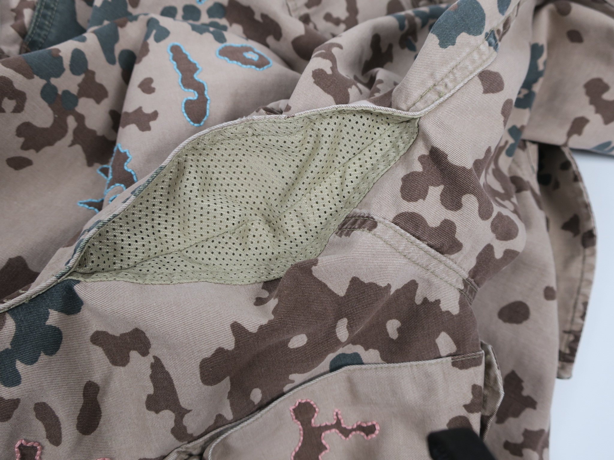 camouflage kaufmuseum München ökofashion ethicalfashion fairfashion slowfashion statement embroidery handgestickt ethical militärjacken camo kamouflage