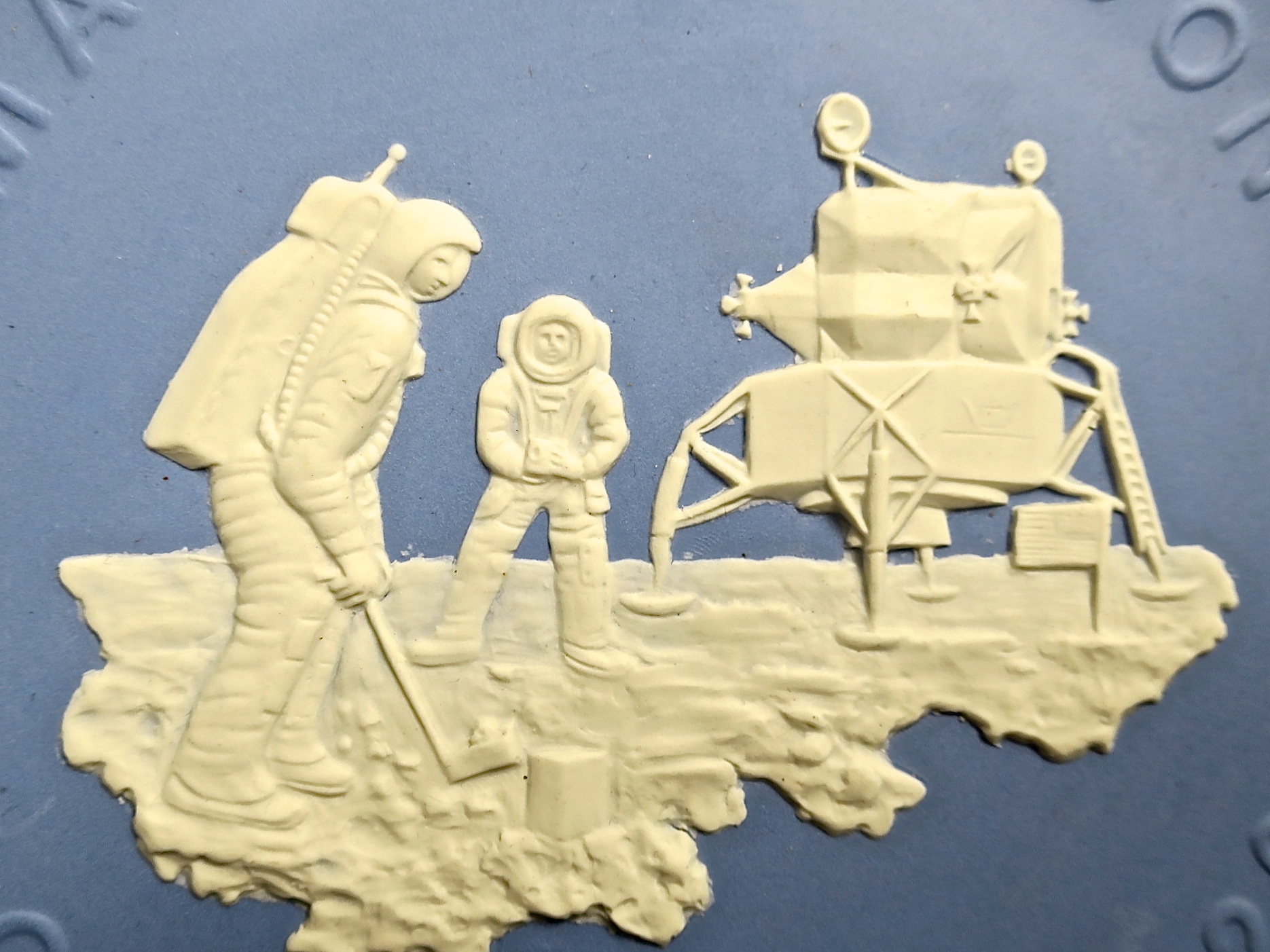 apollo1 spaceage Sputnik Raumfahrt space neilarmstrong mankind wedgwood interior kaufmuseum teller plate spacemission astronaut