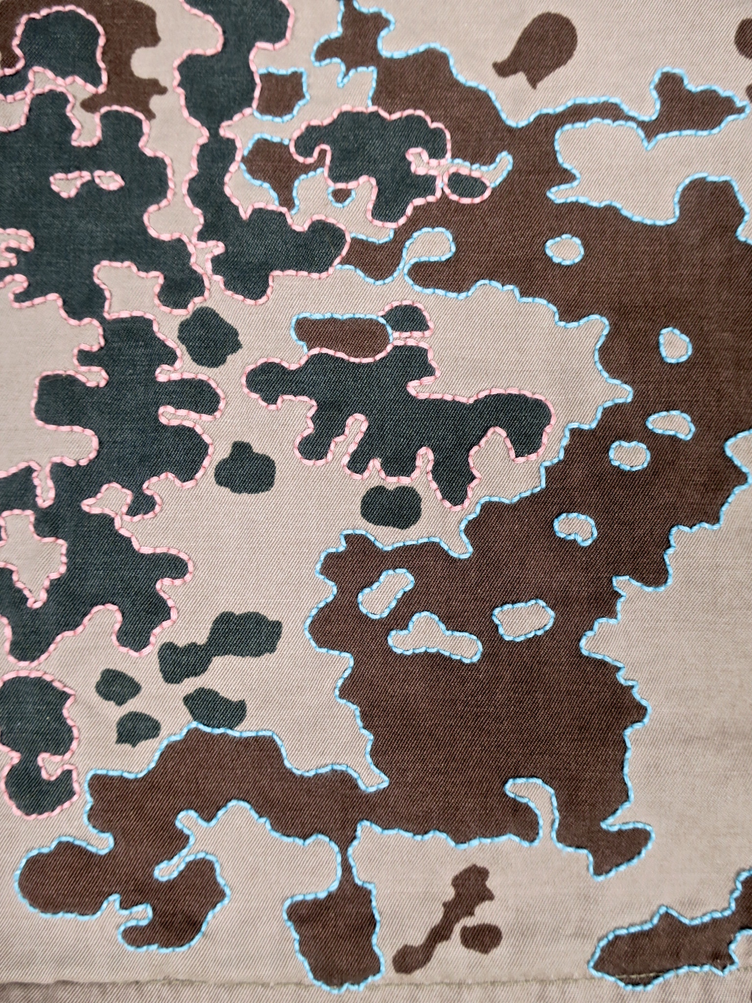 camouflage kaufmuseum München ökofashion ethicalfashion fairfashion slowfashion statement embroidery handgestickt ethical militärjacken camo kamouflage