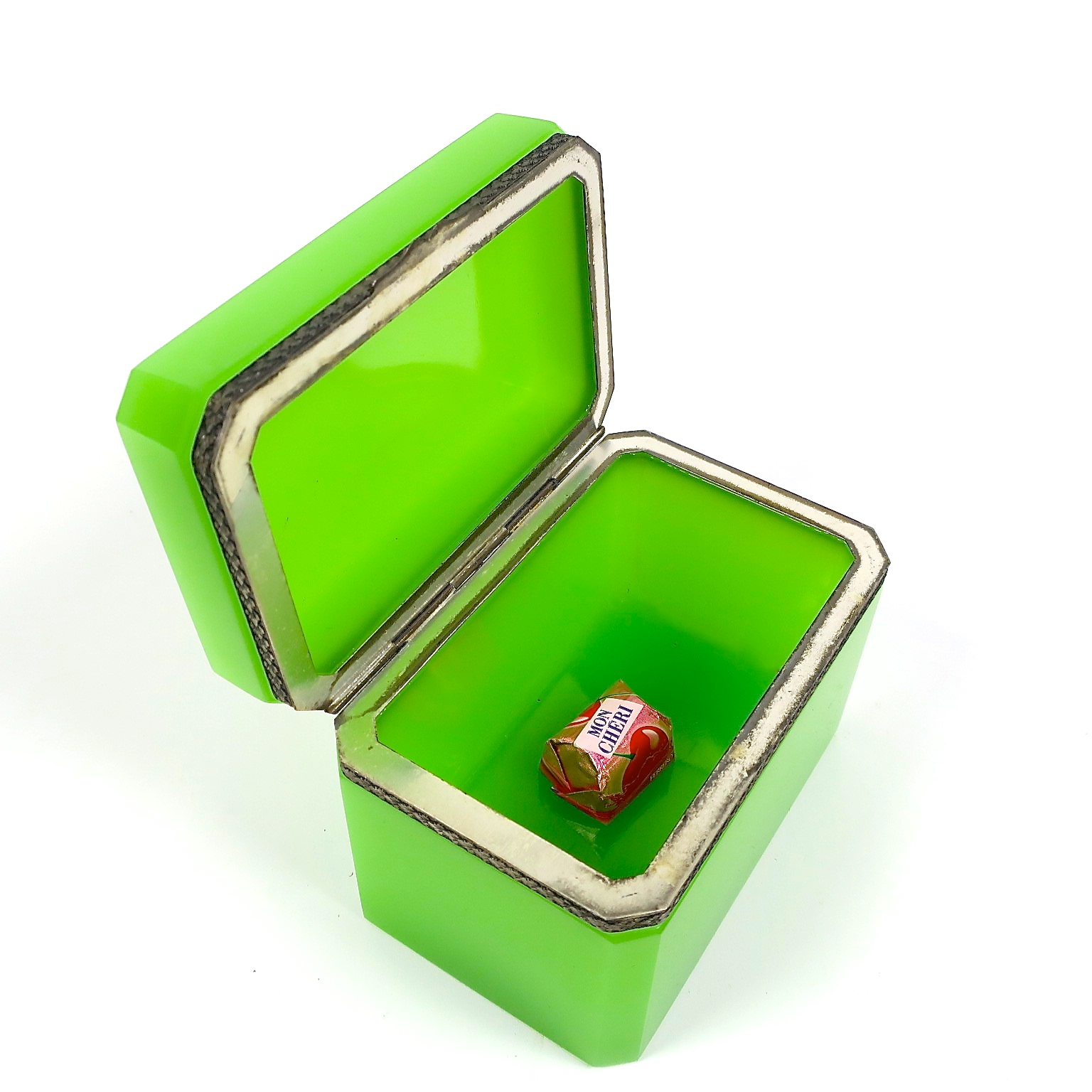 zuckerdose geschenke münchen trinketbox ormulo schatztruhe glasdose interiordetail antik design hochzeit hochzeitsgeschenk verlobungsgeschenk kaufmuseum