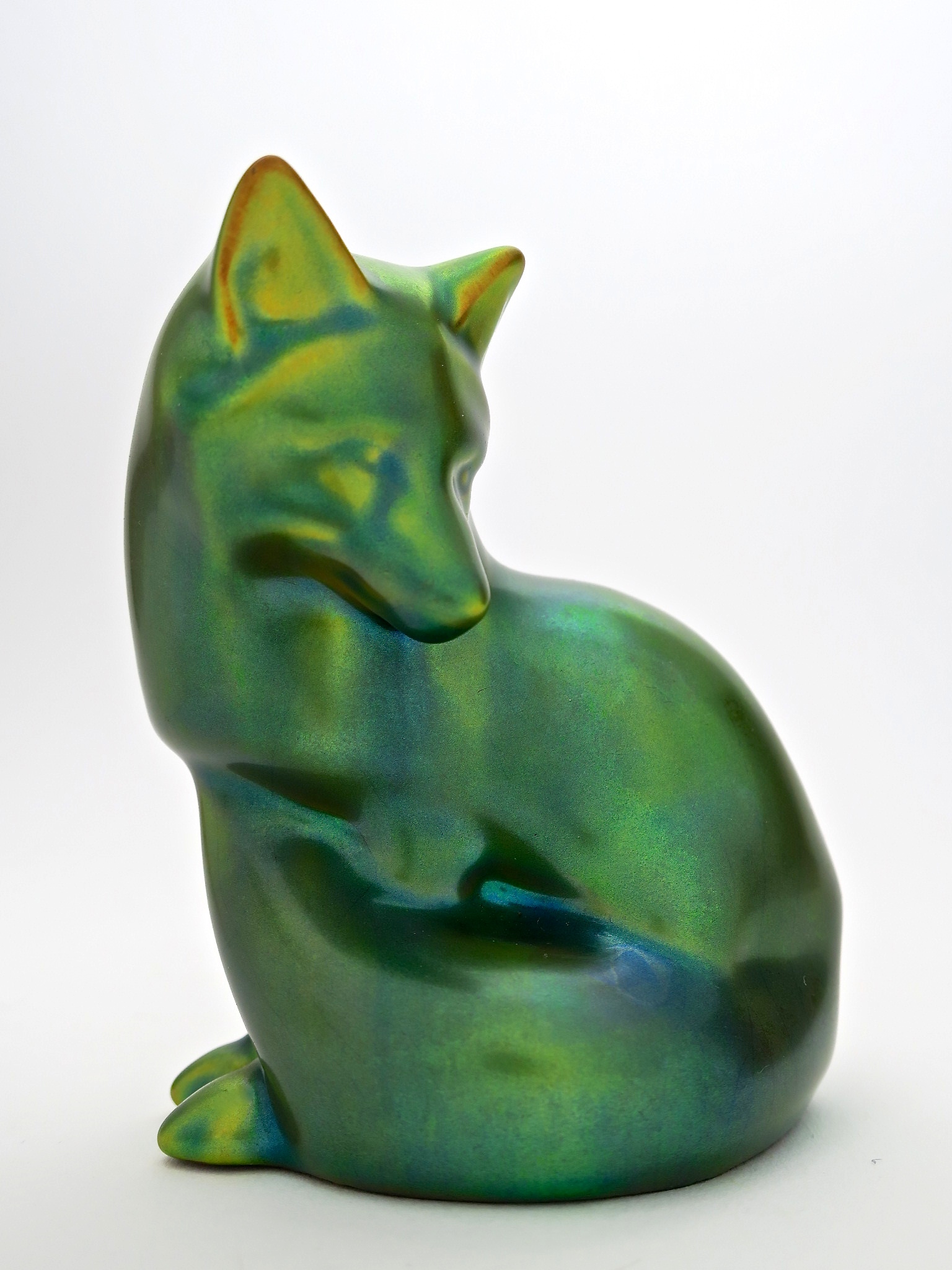 zsolnay figurine fuchs fox eosin grasgrün neon porzellan interior inneneinrichtung detail kaufmuseum geschenke 