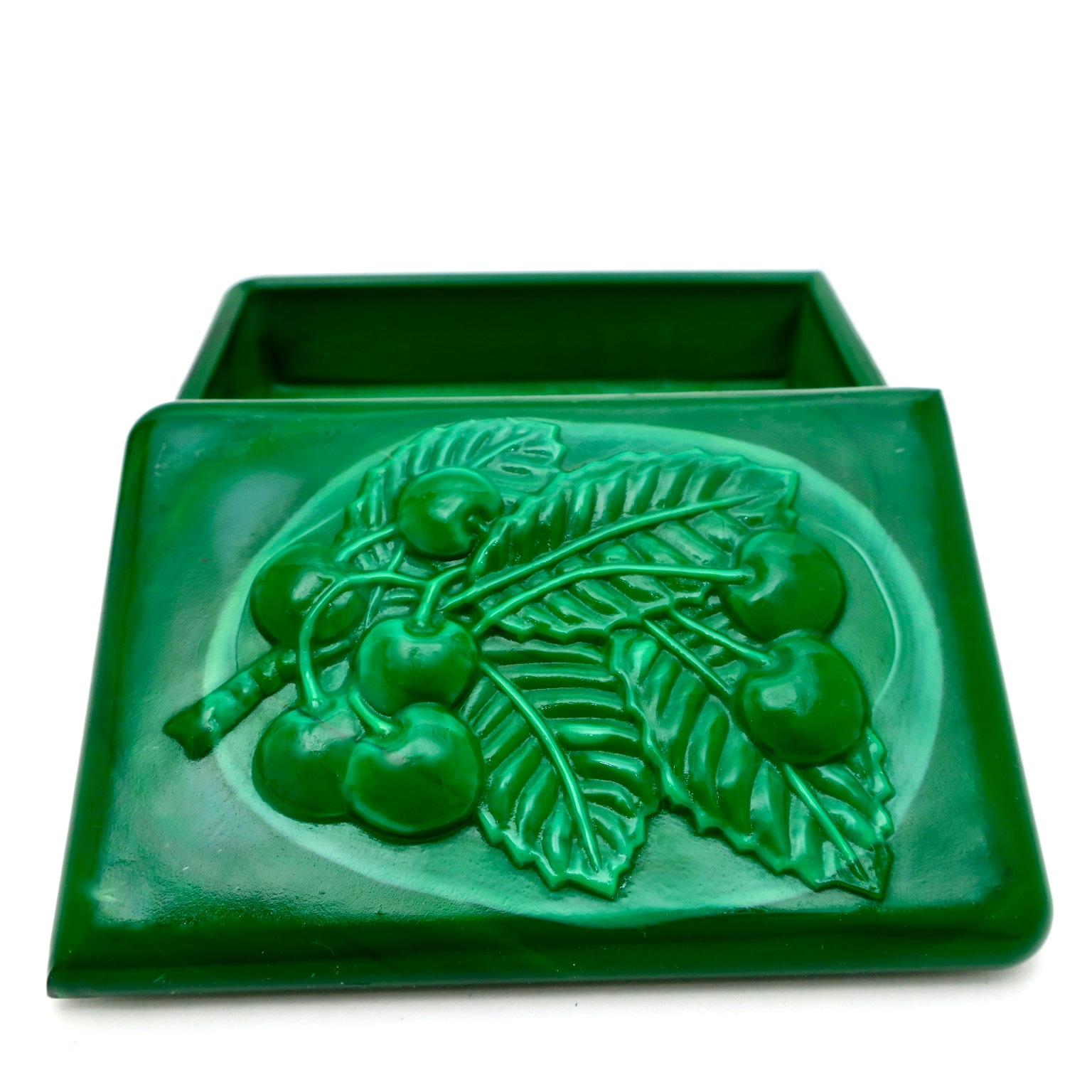 schlevogt kaufmuseum Geschenke tchecheslowakei deckeldose mon cheri kirschen piemont interior design vintage anti