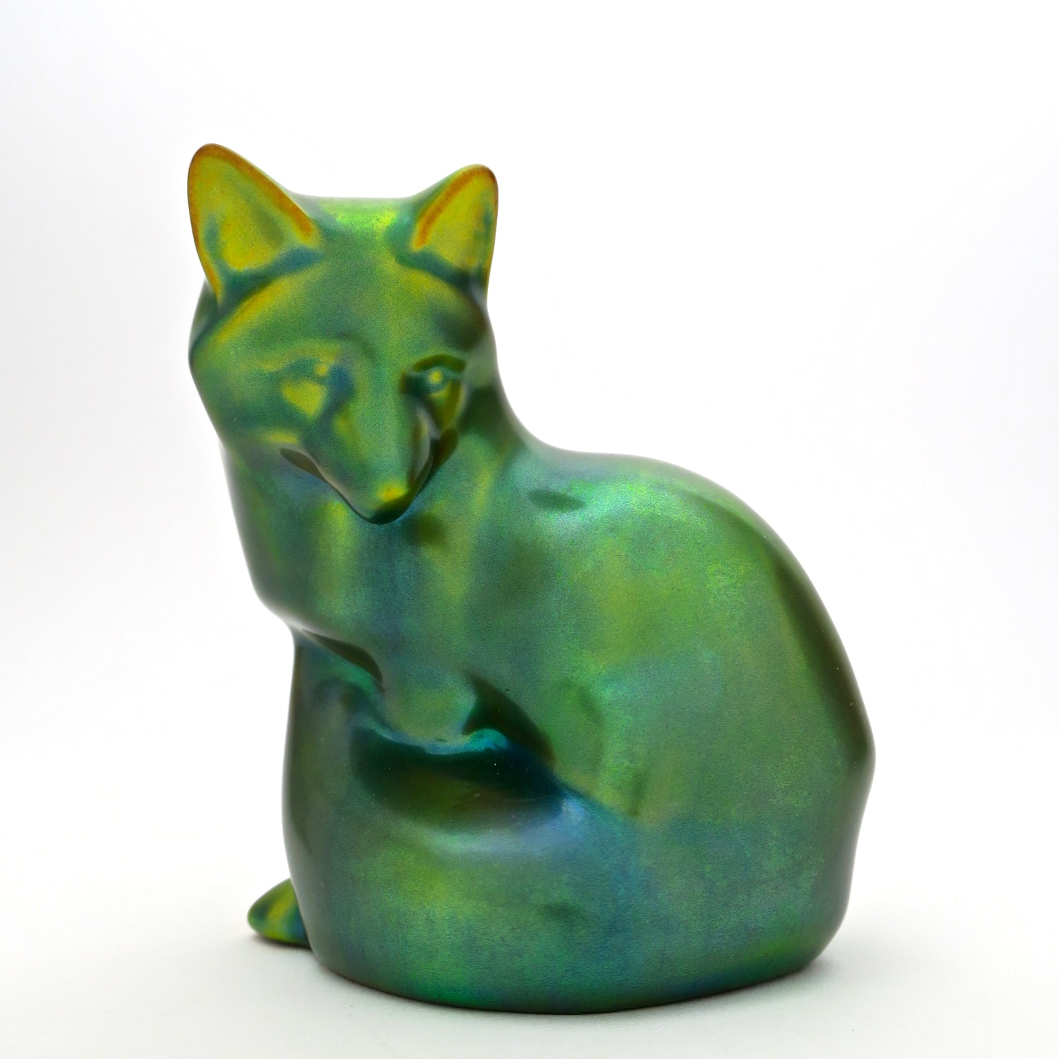 zsolnay figurine fuchs fox eosin grasgrün neon porzellan interior inneneinrichtung detail kaufmuseum geschenke 