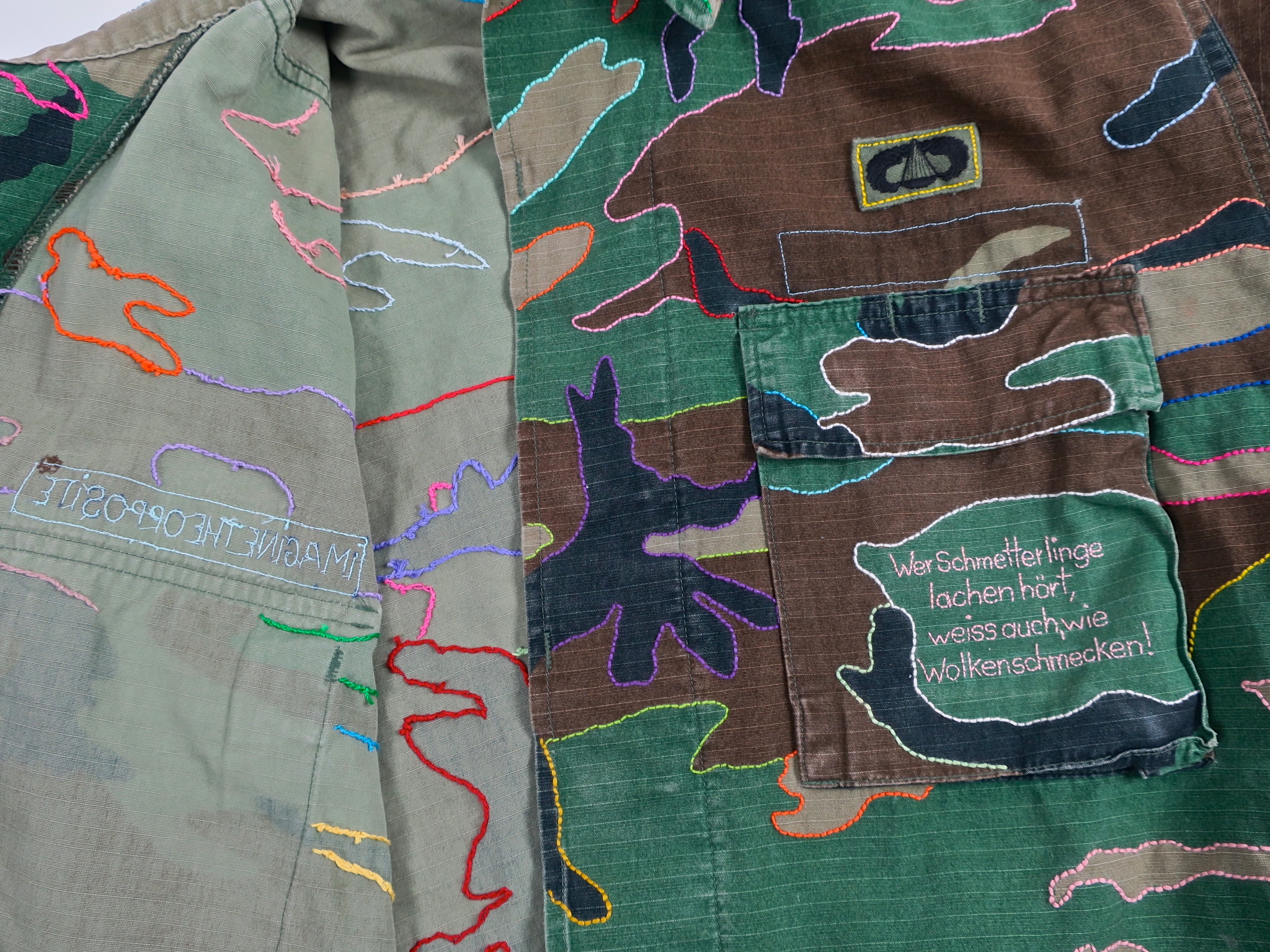 camouflage camp military combat uniform parka hippie boho peacemovement love&peace imagine the opposite slow fashion fluorescent crueltyfreefashion ökofashion eco hand embroidery handgestickt statement ethical kaufmuseum