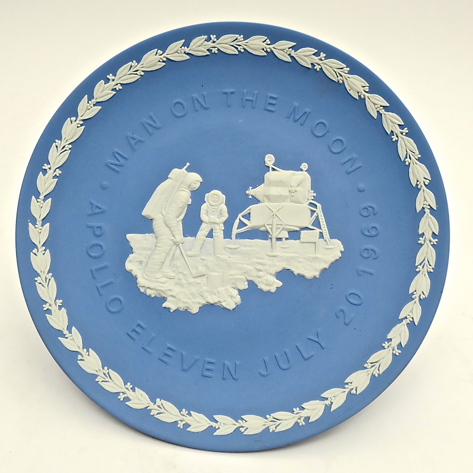 apollo1 spaceage Sputnik Raumfahrt space neilarmstrong mankind wedgwood interior kaufmuseum teller plate spacemission astronaut
