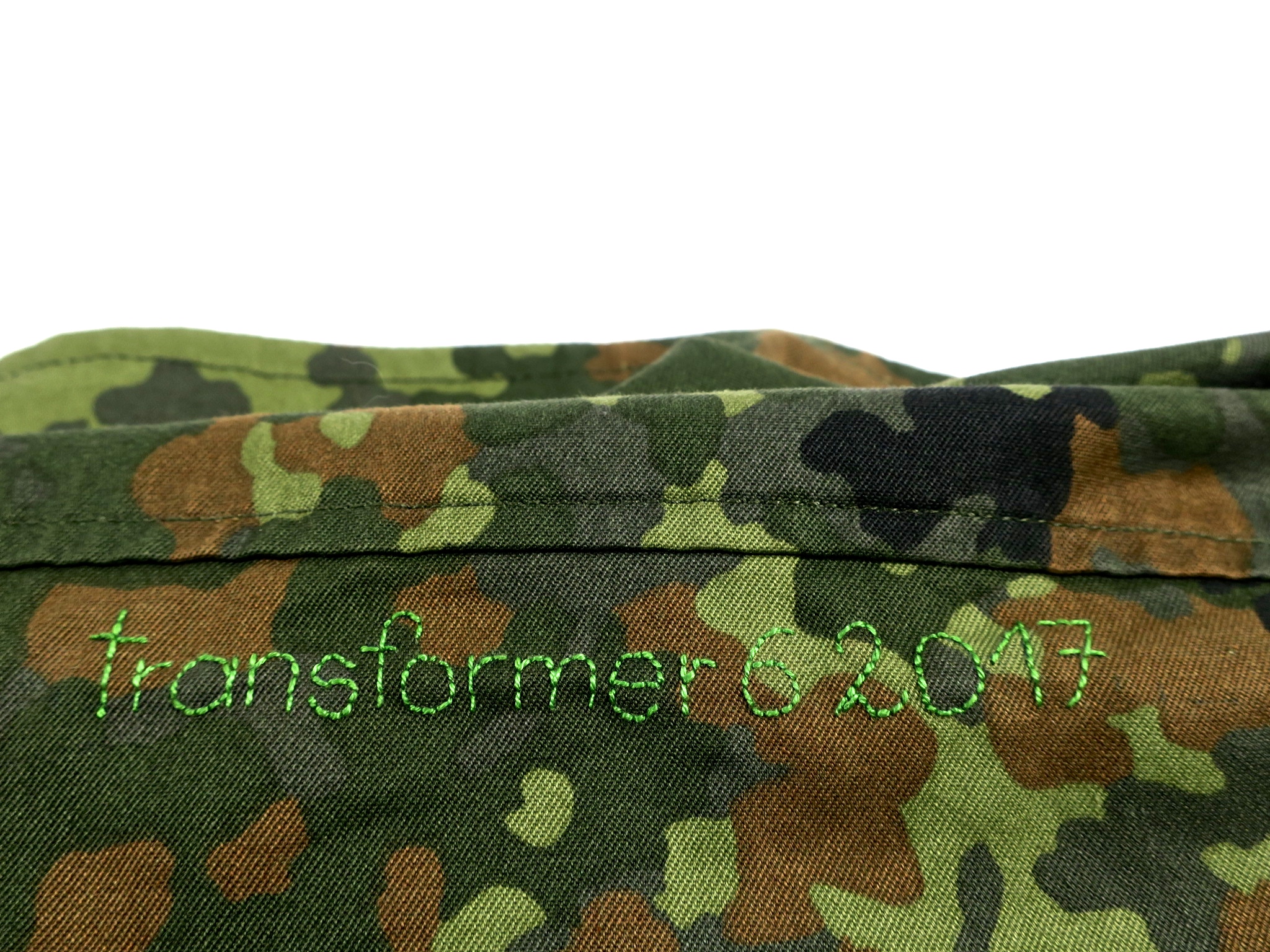 kamouflage camouflage camo militärjacke ethical ethicalfashion öko upcycling handgestickt kaufmuseum bruchhausen slowfashion embroidery 