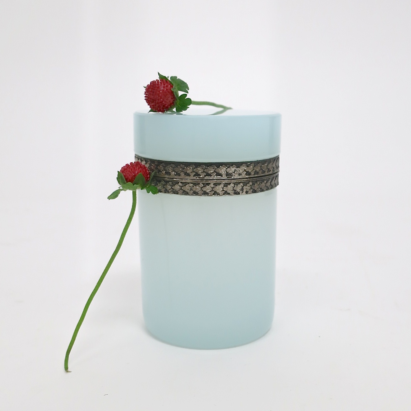 schatzdose deckeldose trinket box ormulo opalglas opalino nobel edel luxury interior kaufmuseum box himmelblau türkis turquoise pastelblau