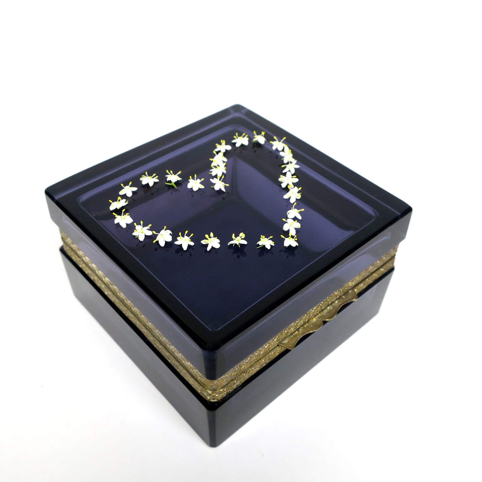 holunder hollerblüten trinket box ormolu geschenk hochzeitsgeschenk kaufmuseum murano midmod midcentury noble design interior  glasdose box deckeldose inneneinrichtung purpur amethyst 