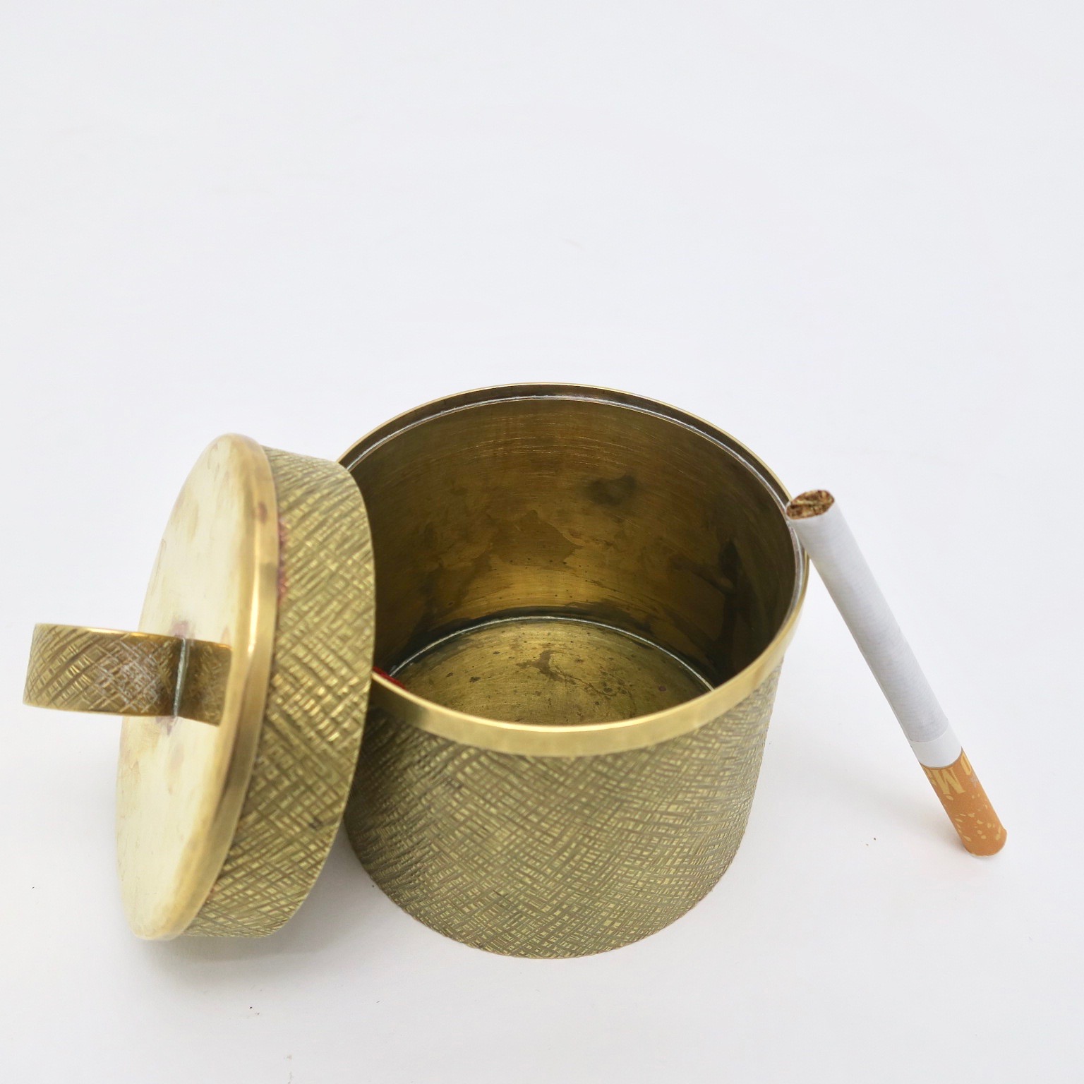 messing handarbeit brass brass detail kaufmuseum bogenhausen box dose bauhaus werkbund manufakture interior detail interior