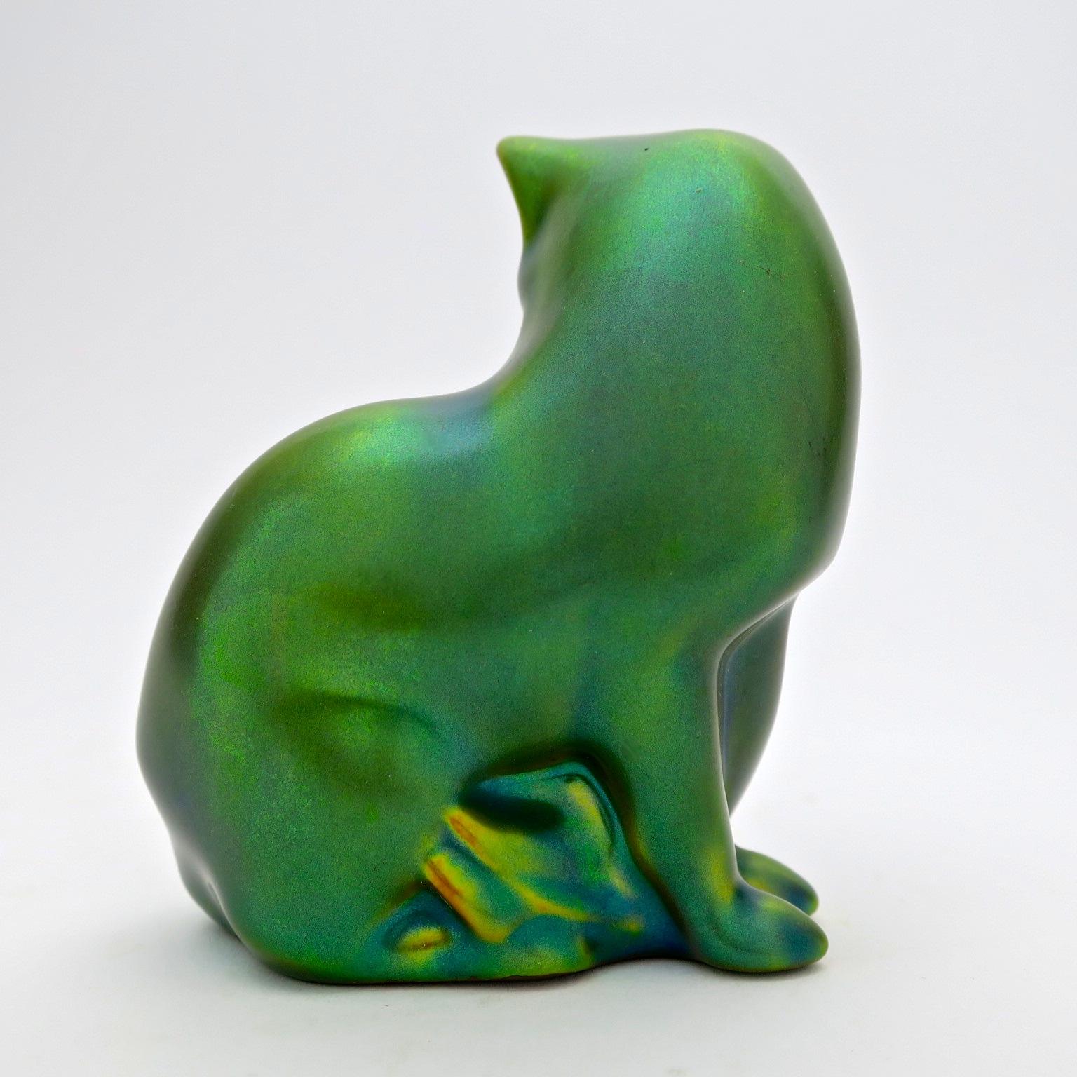 zsolnay figurine fuchs fox eosin grasgrün neon porzellan interior inneneinrichtung detail kaufmuseum geschenke 