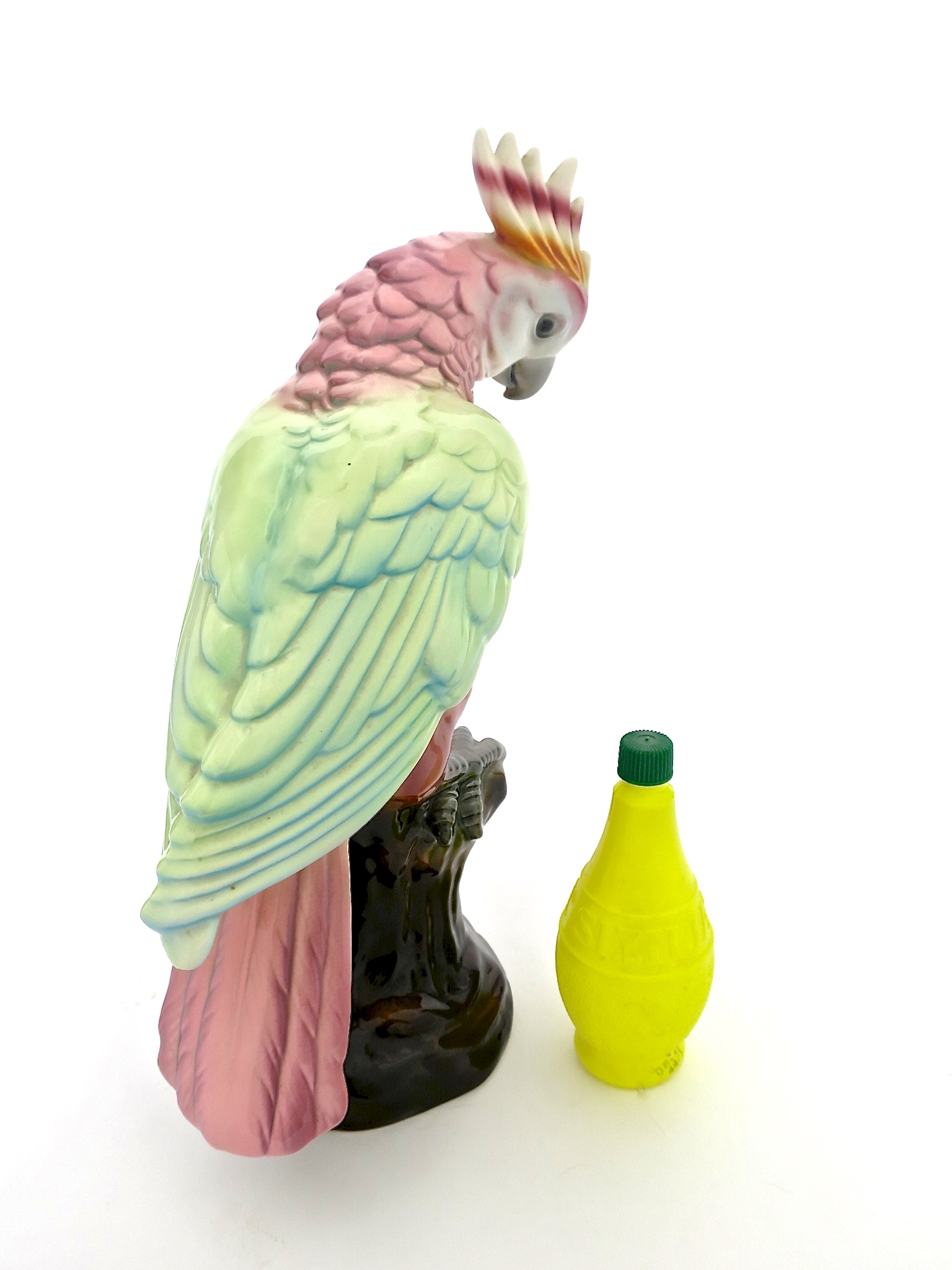 kakadu cortendorf keramik ceramique cockatoo figur puderpink mintgrün pastelpink interior kaufmuseum münchen inneneinrichtung design styling
