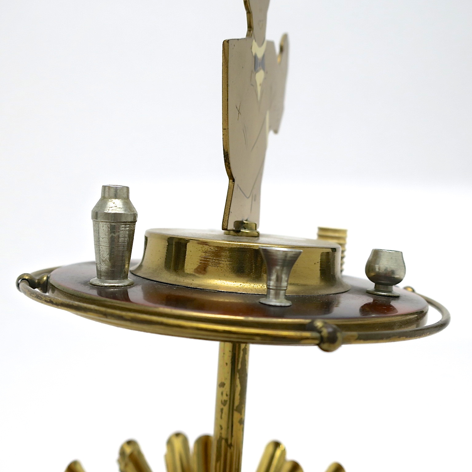 barkeeper bartender cocktails shaker zigarettenspender midcentury artdéco schildpatt fifties kaufmuseum münchen interior brass messing  barequipment für männer formen masculine männer geschenke