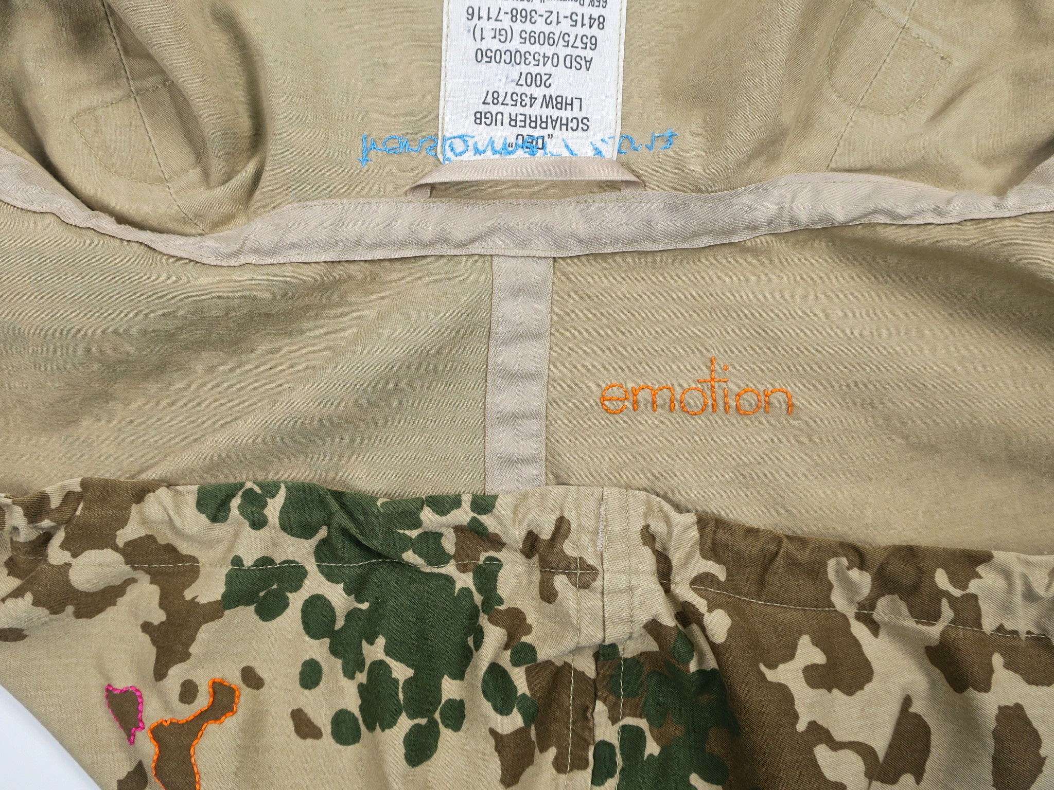 camouflage camo statementfashion marcelproust alarecherchedutempsperdu aufsuchenachderverlorenenzeit ethicalfashion fair fashion upcycle animallover parka embroidery handbestickt stickerei