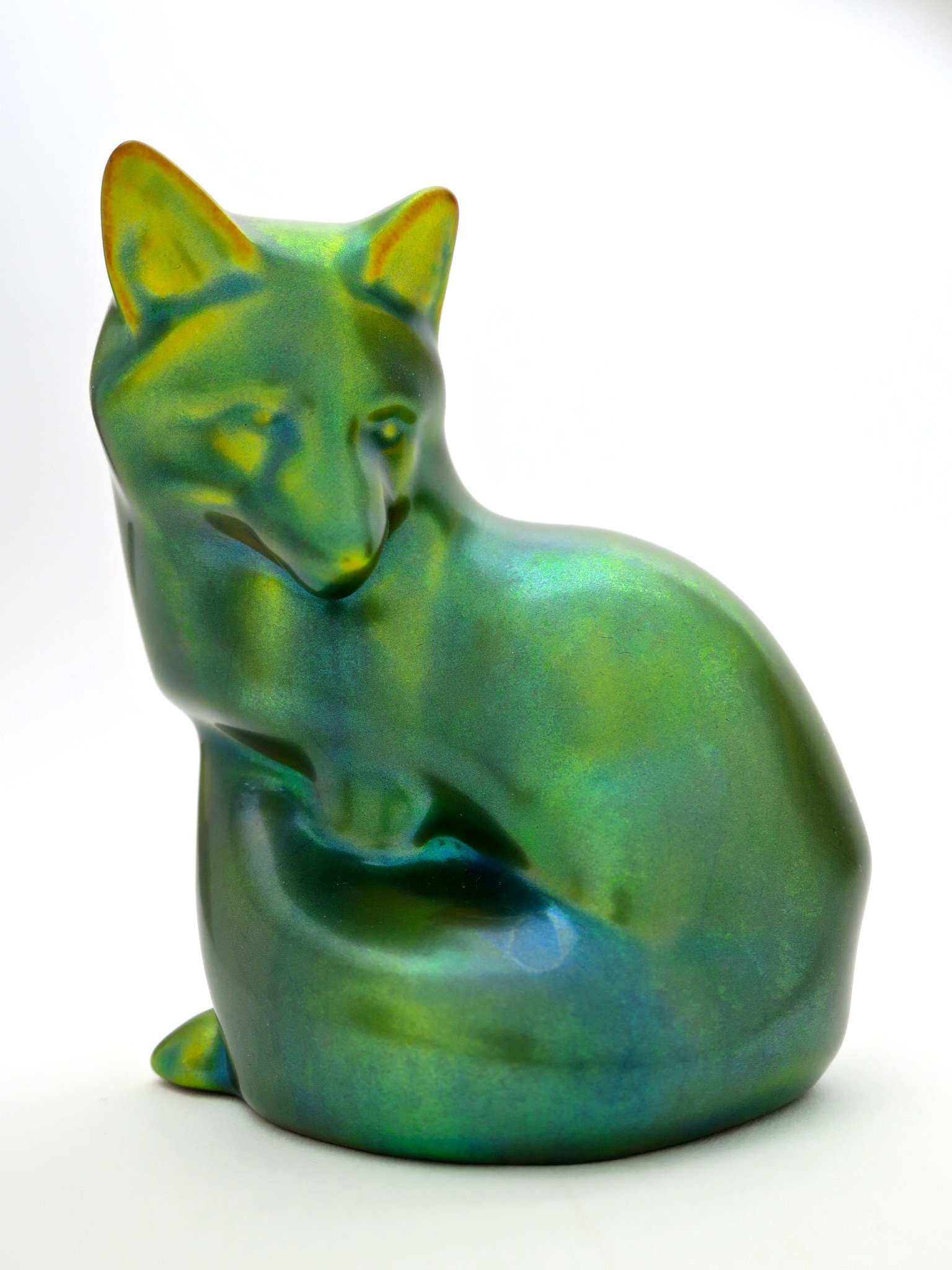 zsolnay figurine fuchs fox eosin grasgrün neon porzellan interior inneneinrichtung detail kaufmuseum geschenke 