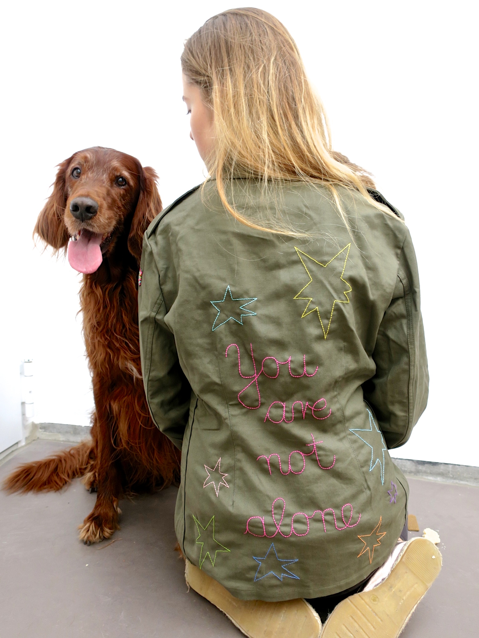 handembroidery youarenotalone kamouflage camo irishsetter trendsetter ethicalfashion slowfashion upcycle preloved ökofashion kaufmuseum heikebruchhausen 