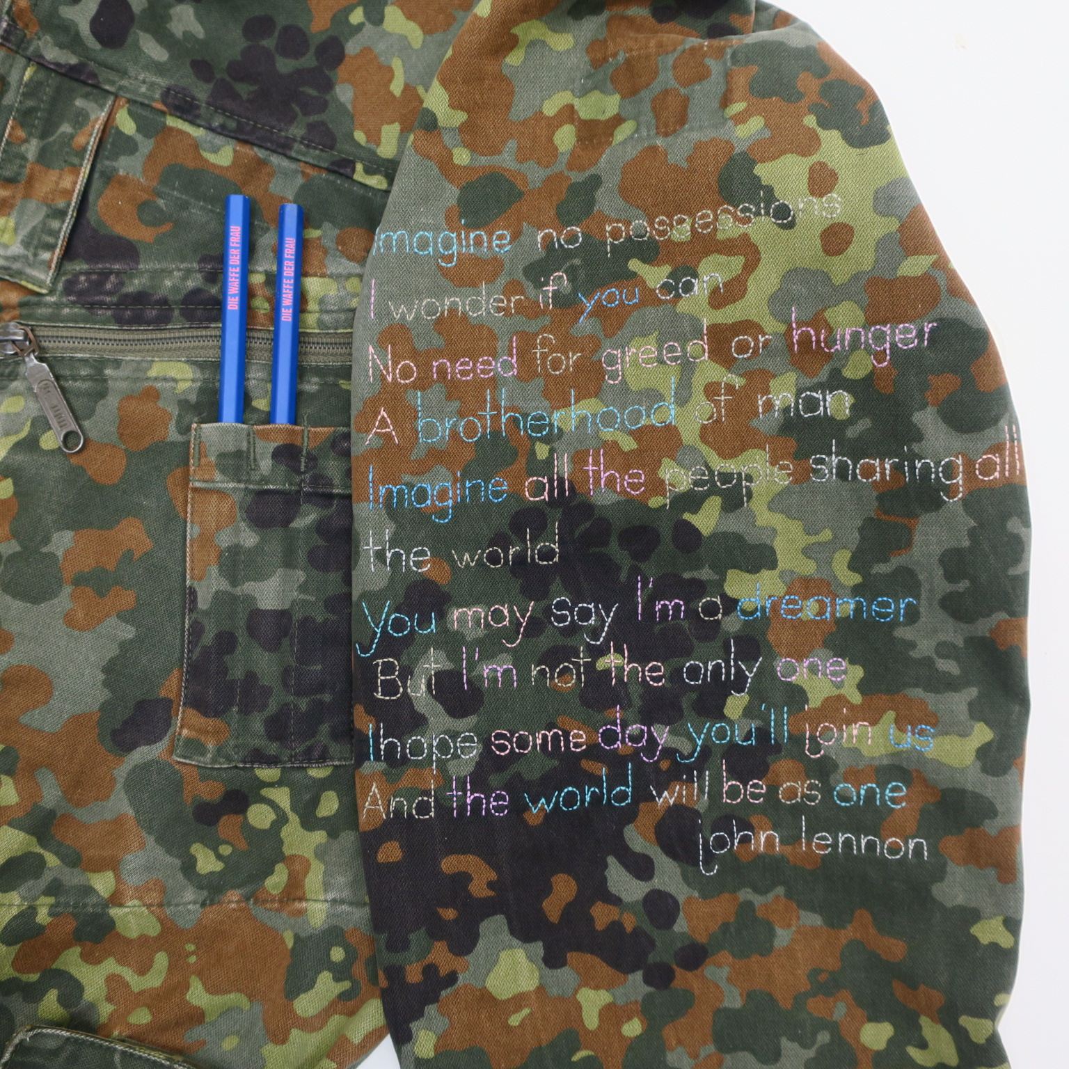 imagine johnlennon statementparka kamouflage camo camouflage slowfashion fairfashion crueltryfree loveandpeace kaufmuseum embroidery handgestickt stickereifriedensbewegung peacemovement