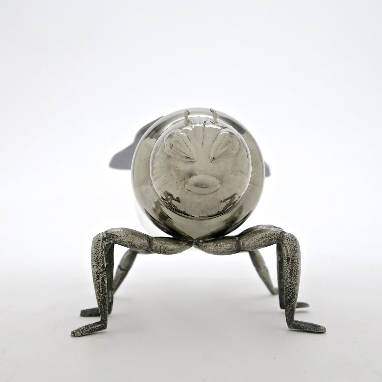 biene bee honigbiene abeille teghini honigtopf rettetdiebienen savethebees slowshopping kaufmuseum geschenke bogenhausen design interiordetail