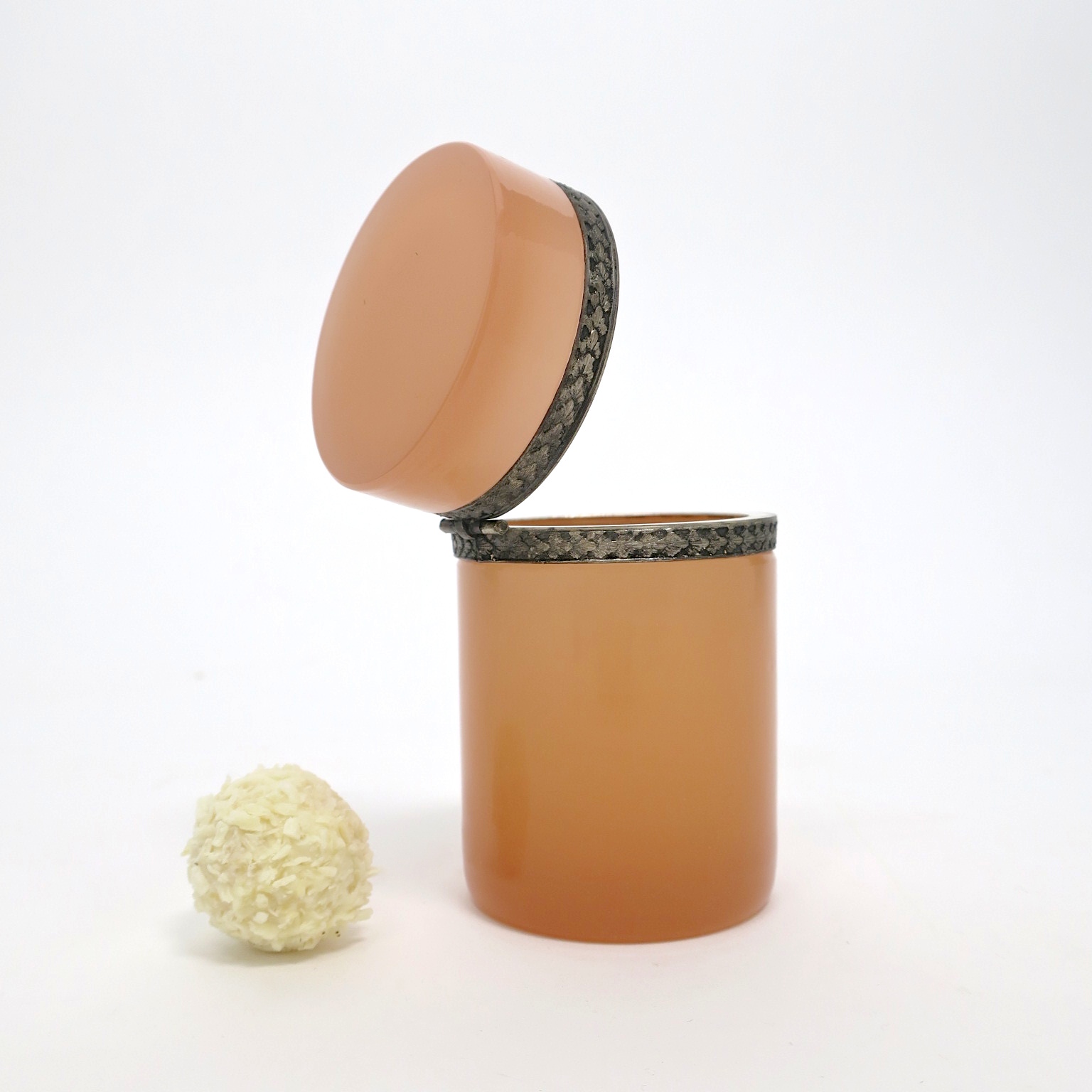 deckeldose trinketbox opalglas ormolu hochzeitsgeschenk geschenk kaufmuseum midcentury design designklassik murano