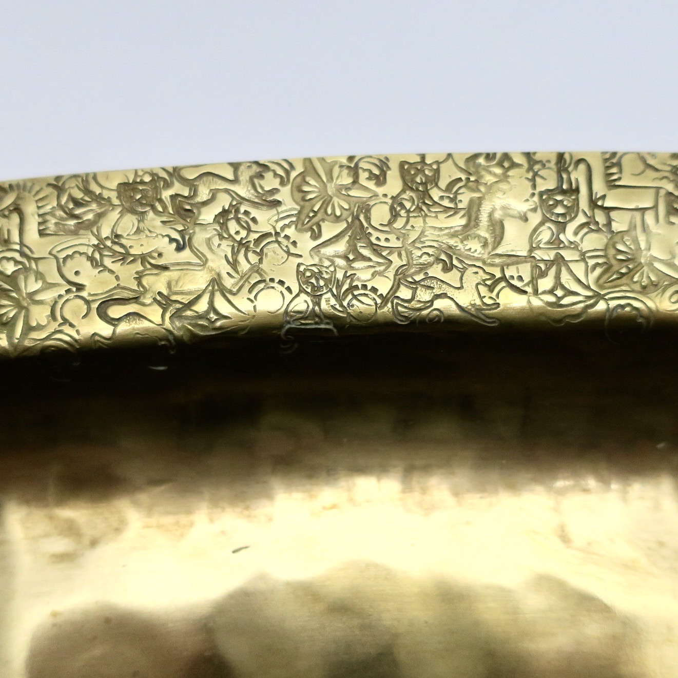 evavonstössel hellerau werkbund bauhaus messingschmied metallschmied handgeschmiedet handgehämmert brass messing tablett tray messingdetail kaufmuseum bogenhausen