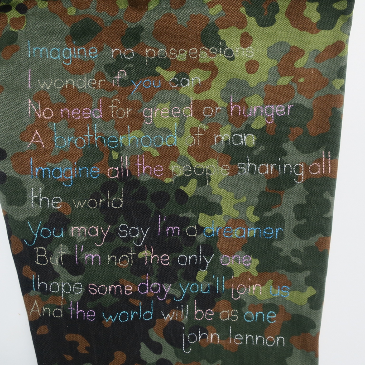 imagine johnlennon statementparka kamouflage camo camouflage slowfashion fairfashion crueltryfree loveandpeace kaufmuseum embroidery handgestickt stickereifriedensbewegung peacemovement