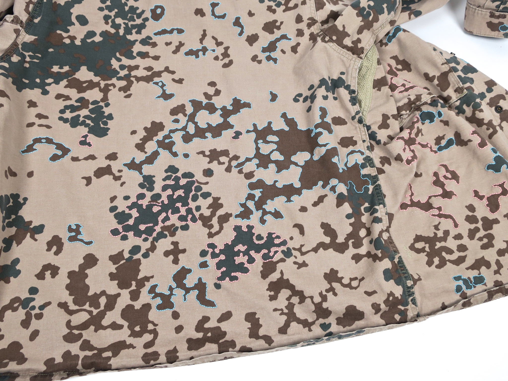 camouflage kaufmuseum München ökofashion ethicalfashion fairfashion slowfashion statement embroidery handgestickt ethical militärjacken camo kamouflage