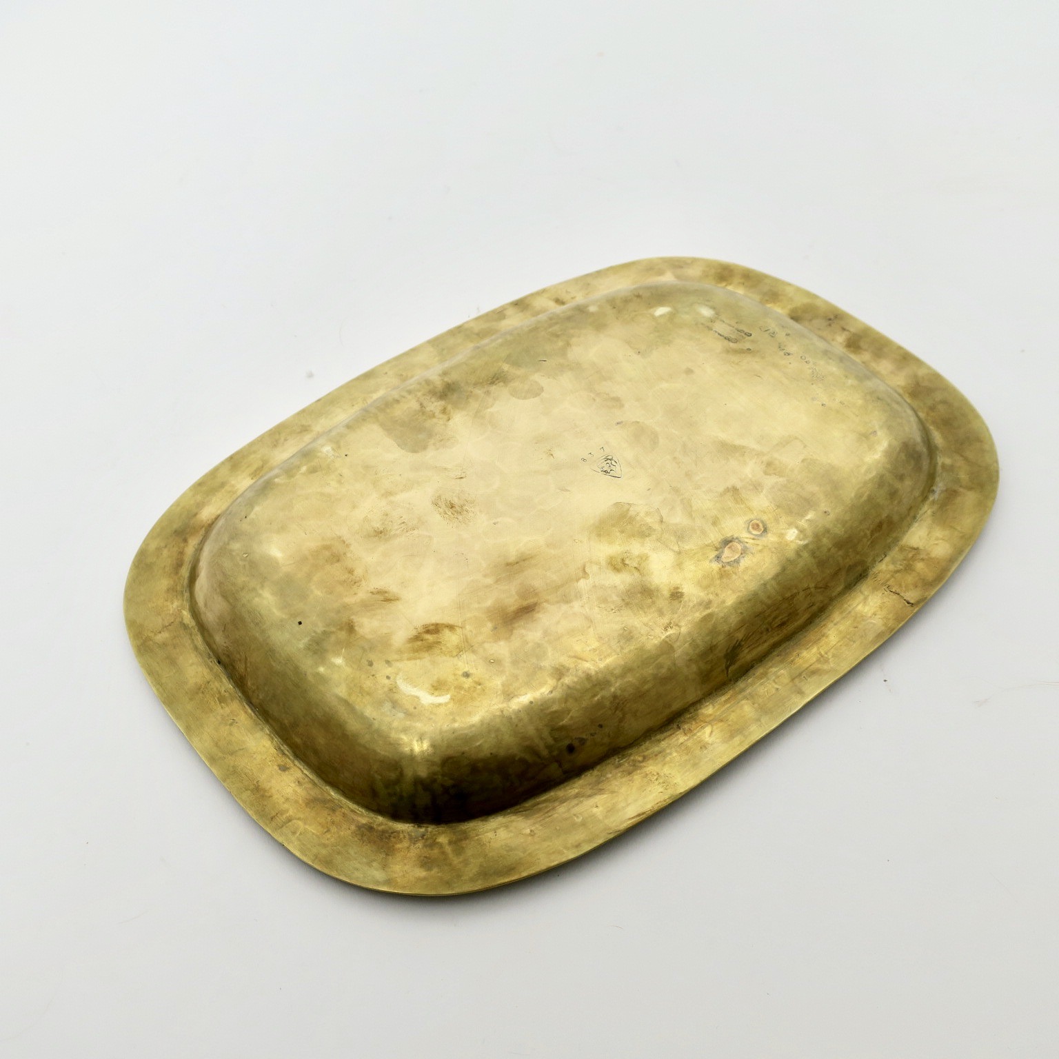 evavonstössel hellerau werkbund bauhaus messingschmied metallschmied handgeschmiedet handgehämmert brass messing tablett tray messingdetail kaufmuseum bogenhausen