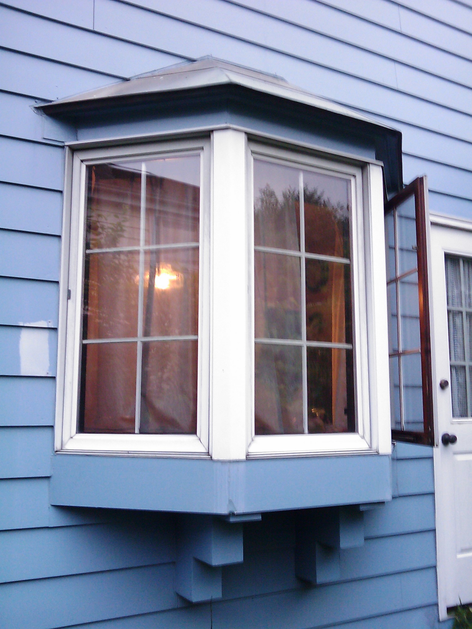 輸入住宅のベイウィンドウの改修です 専門スタッフによる工事で安心 神奈川県横浜 輸入住宅のメンテナンスやドライウォールや塗装ことなら