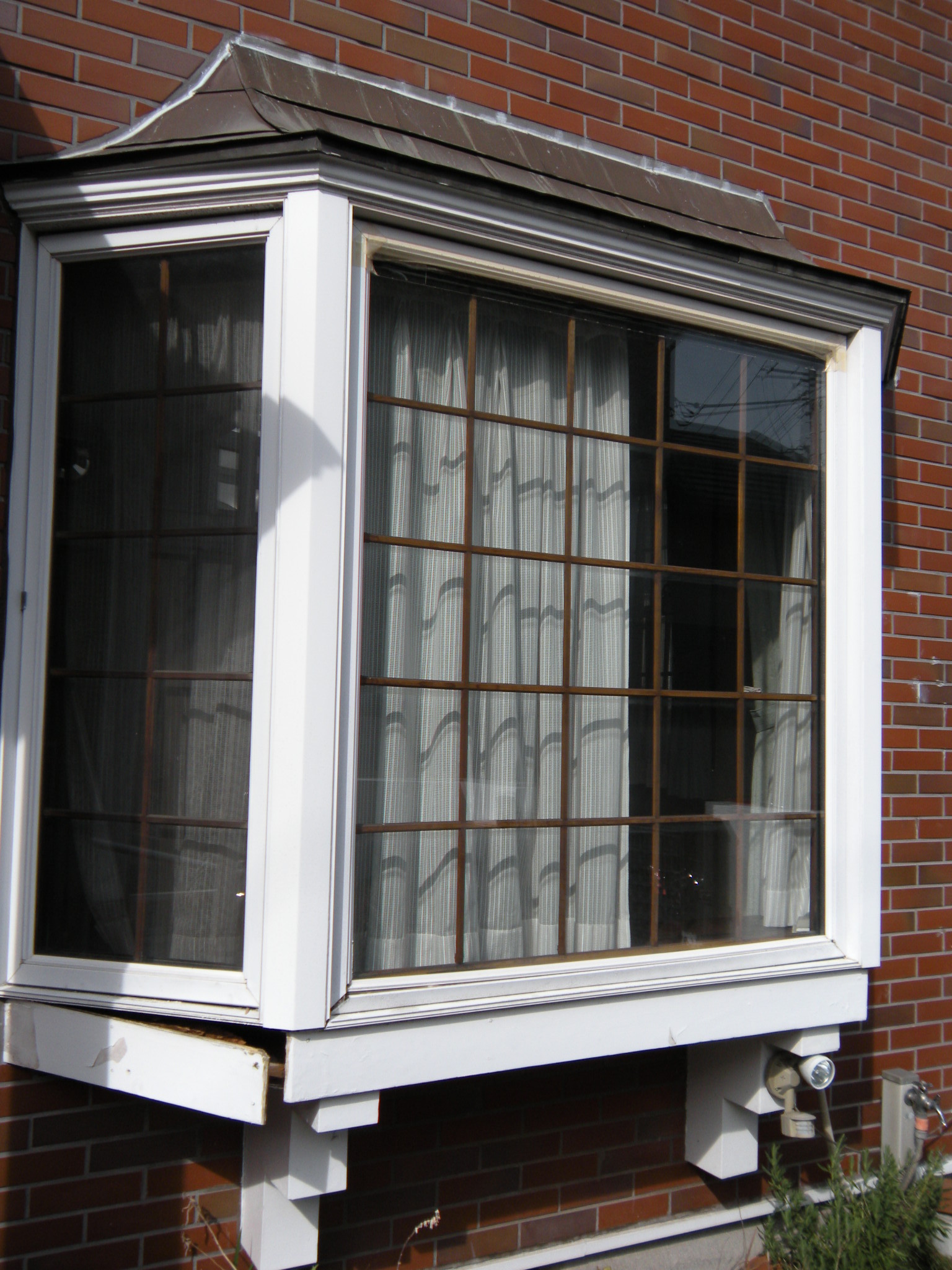 輸入住宅ベイウィンドウの改修です 専門スタッフによる工事で安心 神奈川県横浜市 輸入住宅のメンテナンスやドライウォールや塗装ことなら