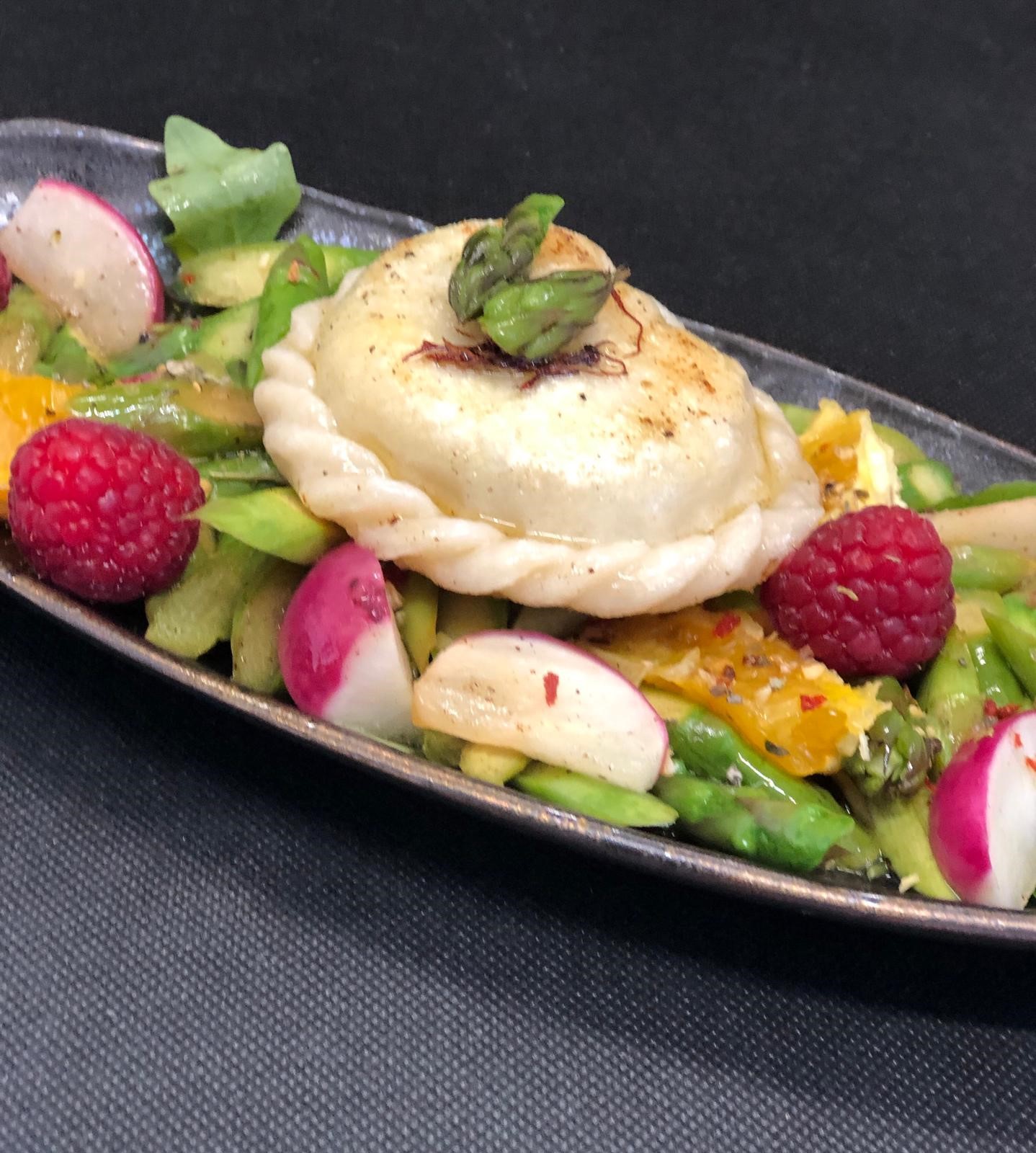 Spargel-Krendulini auf Salat