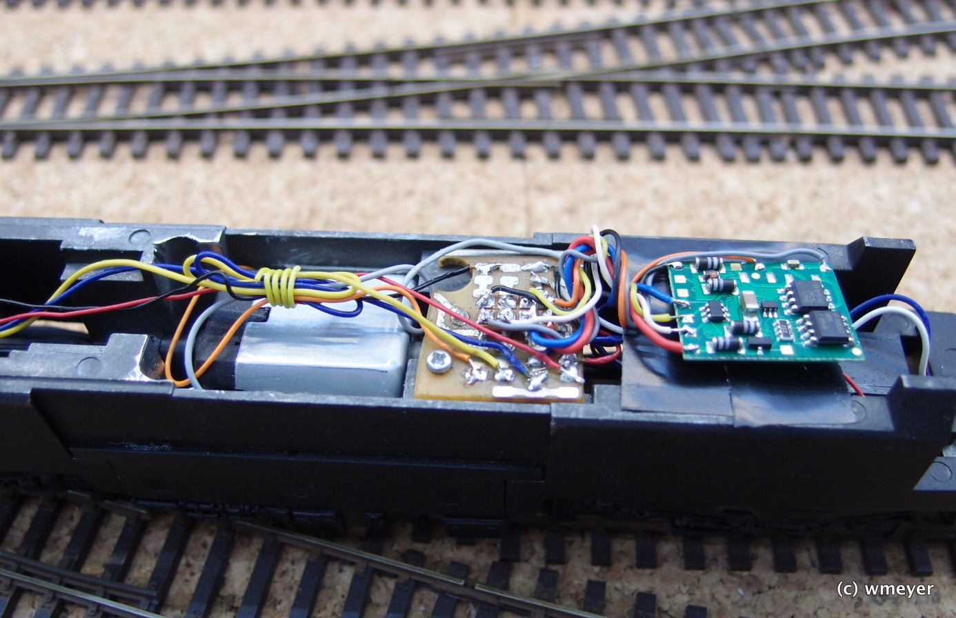 Decoder, Platine und Decoder finden ihren Platz
