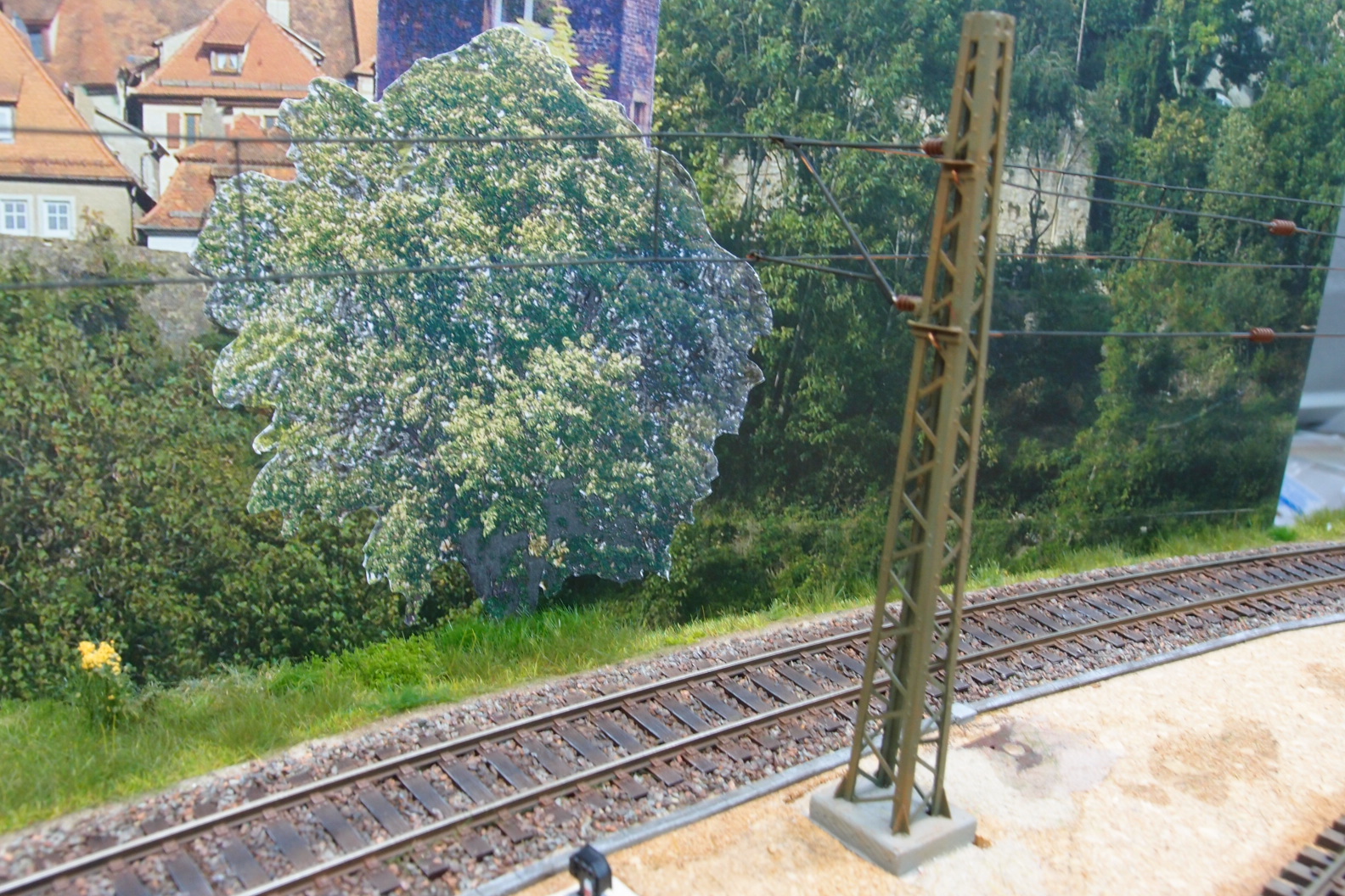 Der fertige Oberleitungsmast