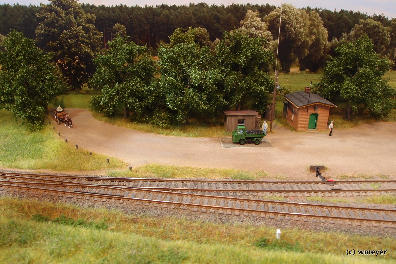 Mein Favorit: polnischer Bahnhof mit einer Weiche und viel Landschaft