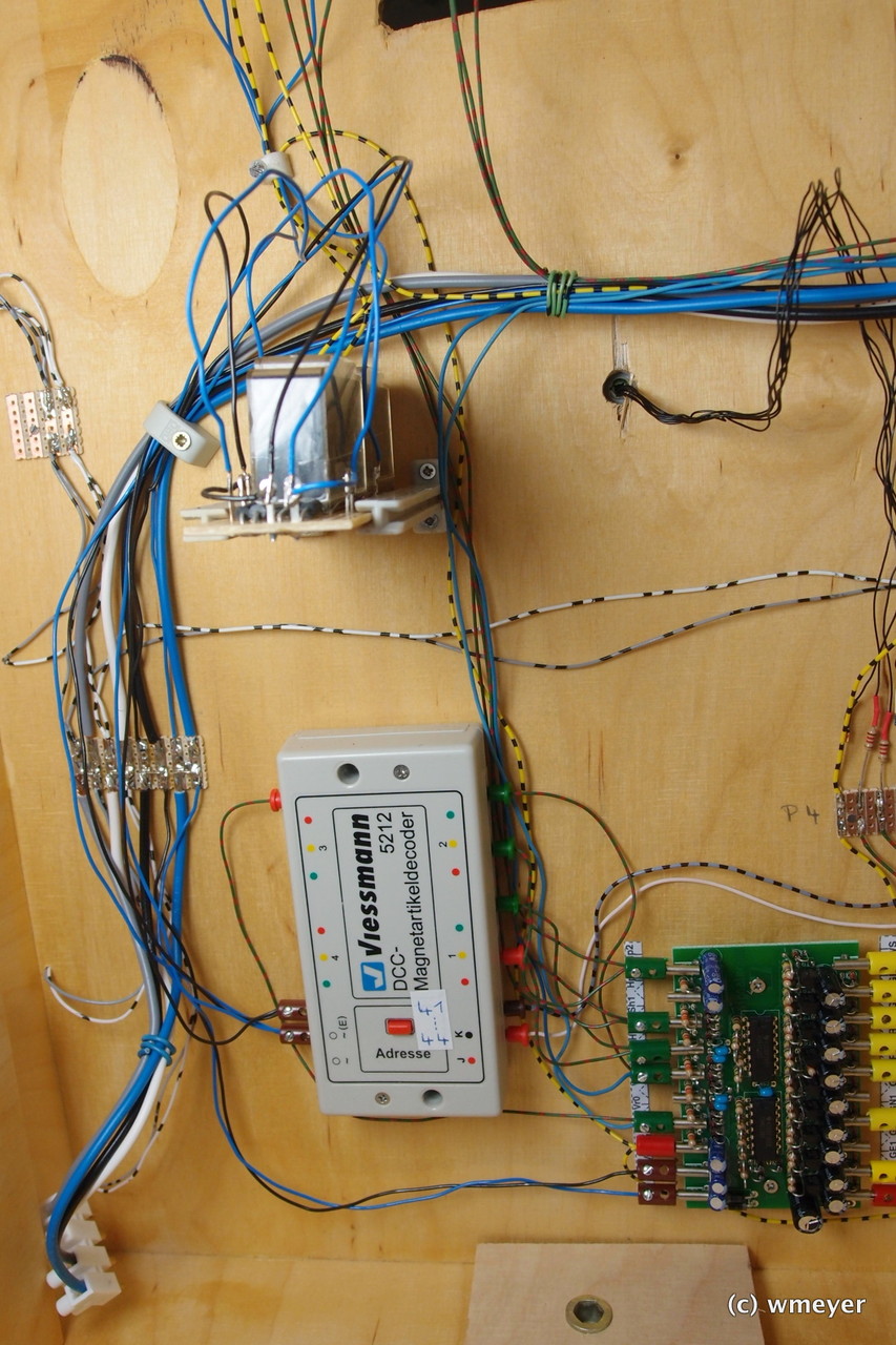 Magnetartikeldecoder, Signalsteuerbausteine und Relais zur Umschaltung 