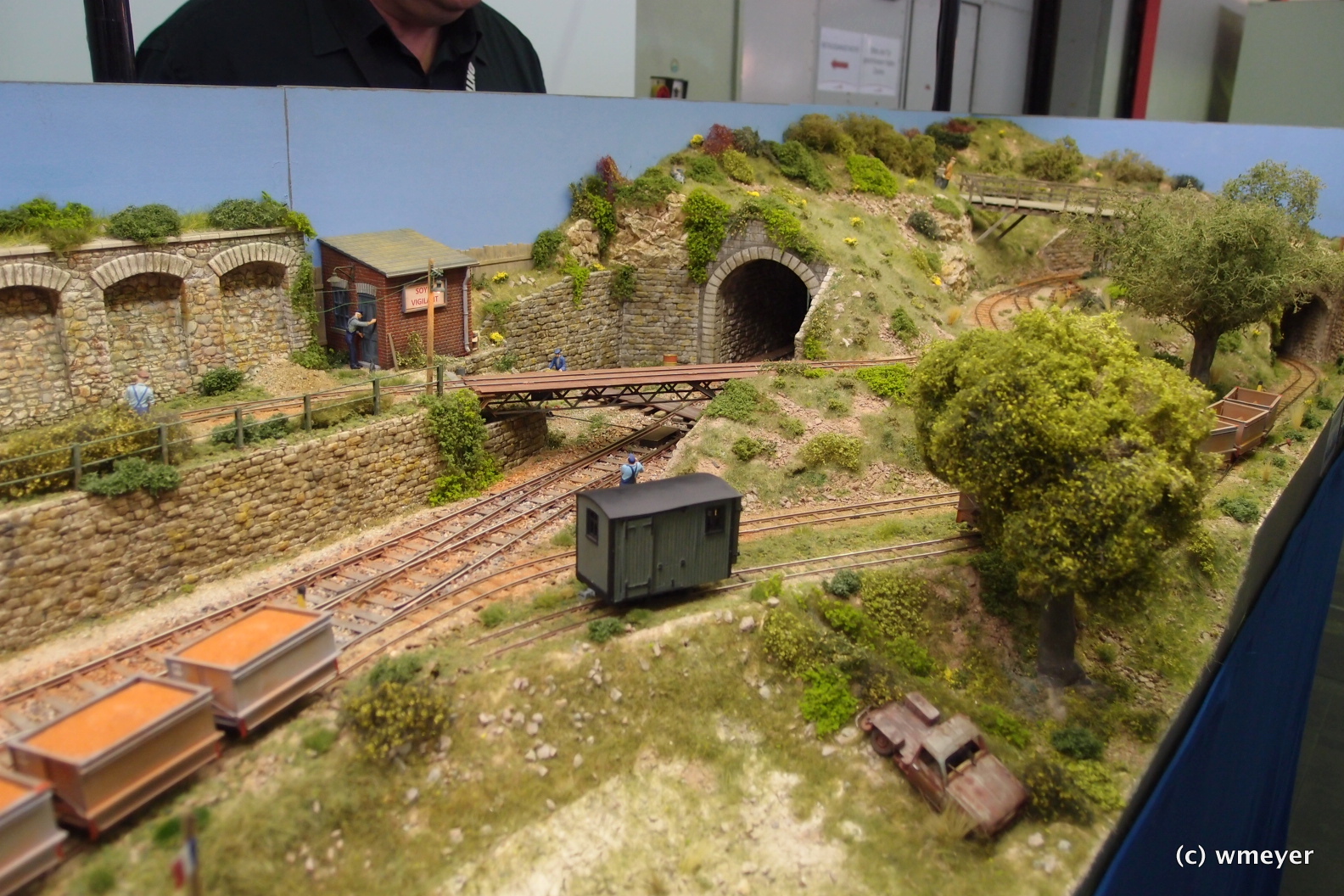 Feldbahn und Normalspur in 0