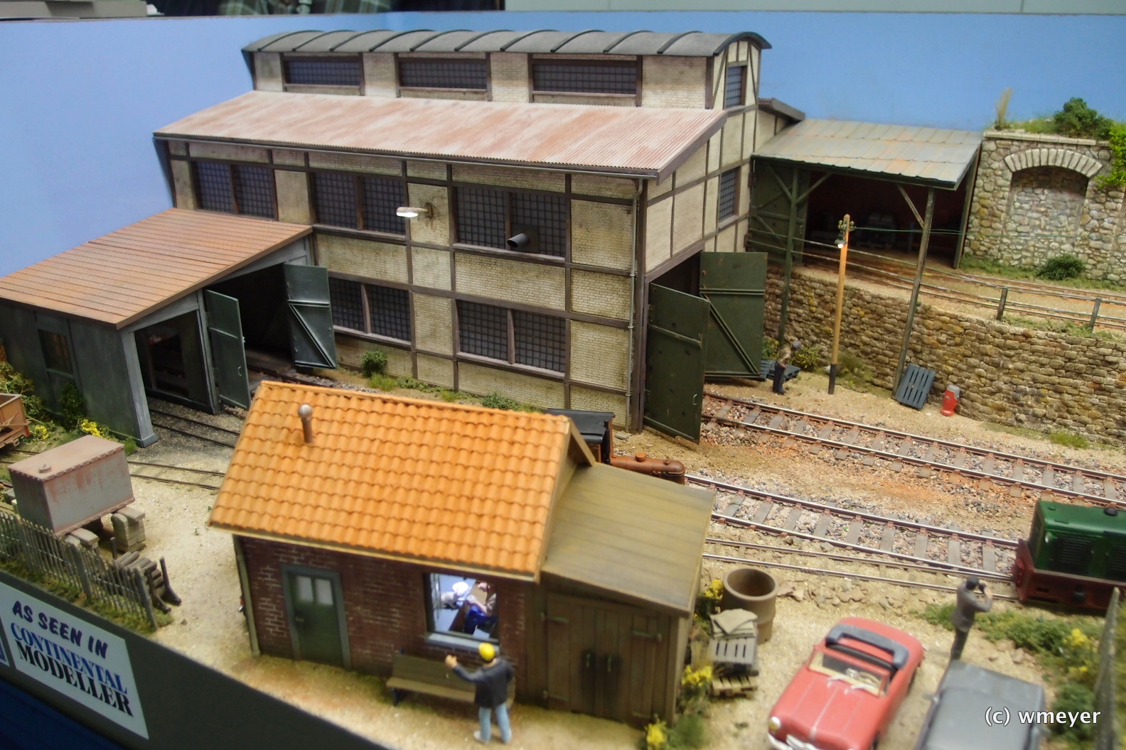 Feldbahn und Normalspur in 0