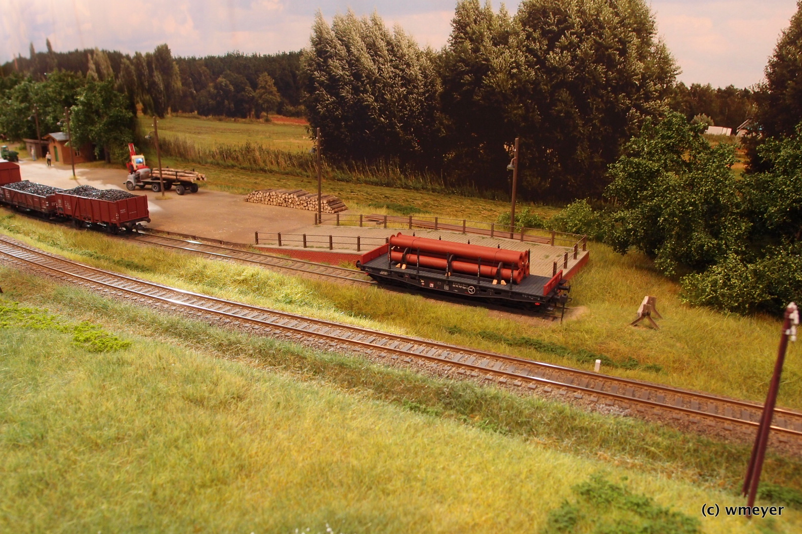 Mein Favorit: polnischer Bahnhof mit einer Weiche und viel Landschaft