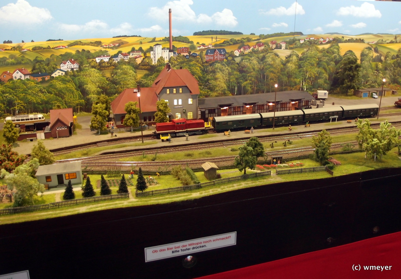 MEC Weida mit DR-Motiven, der zentrale Bahnhof