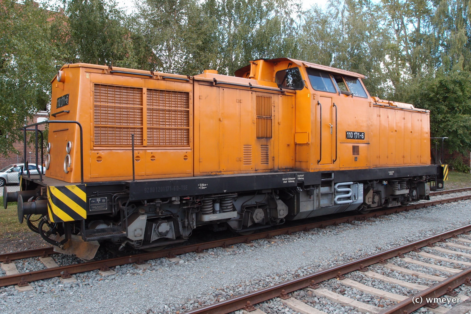 V100 DR in Lackierungsvariante