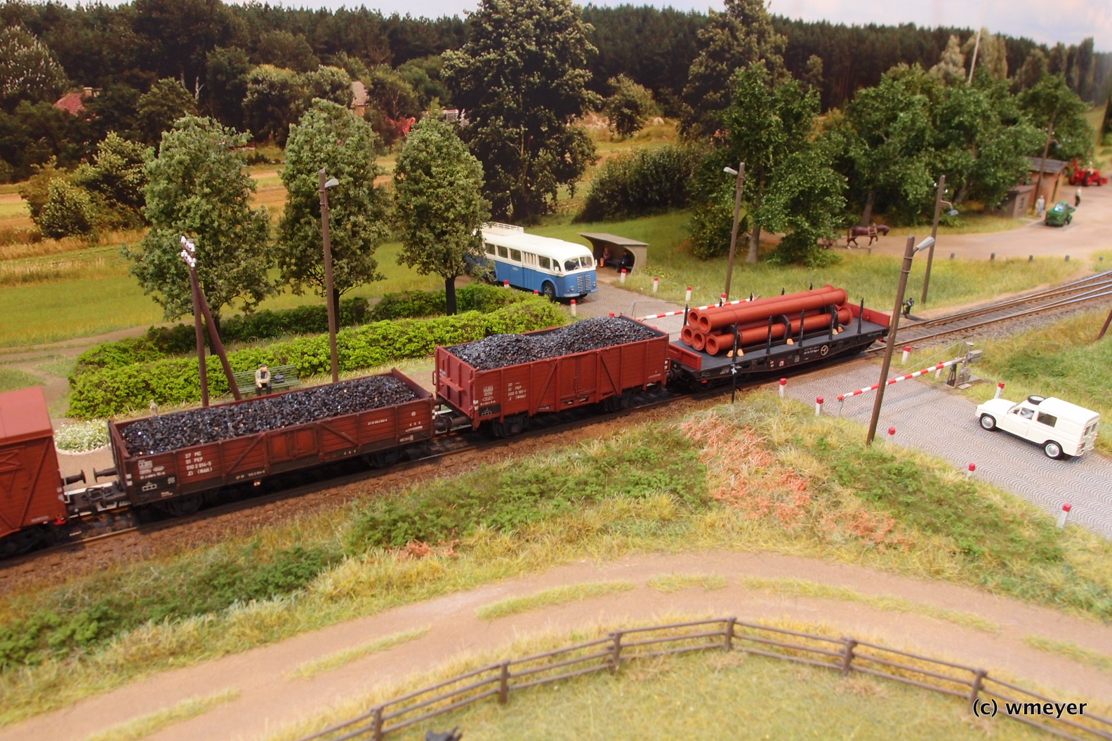 Mein Favorit: polnischer Bahnhof mit einer Weiche und viel Landschaft