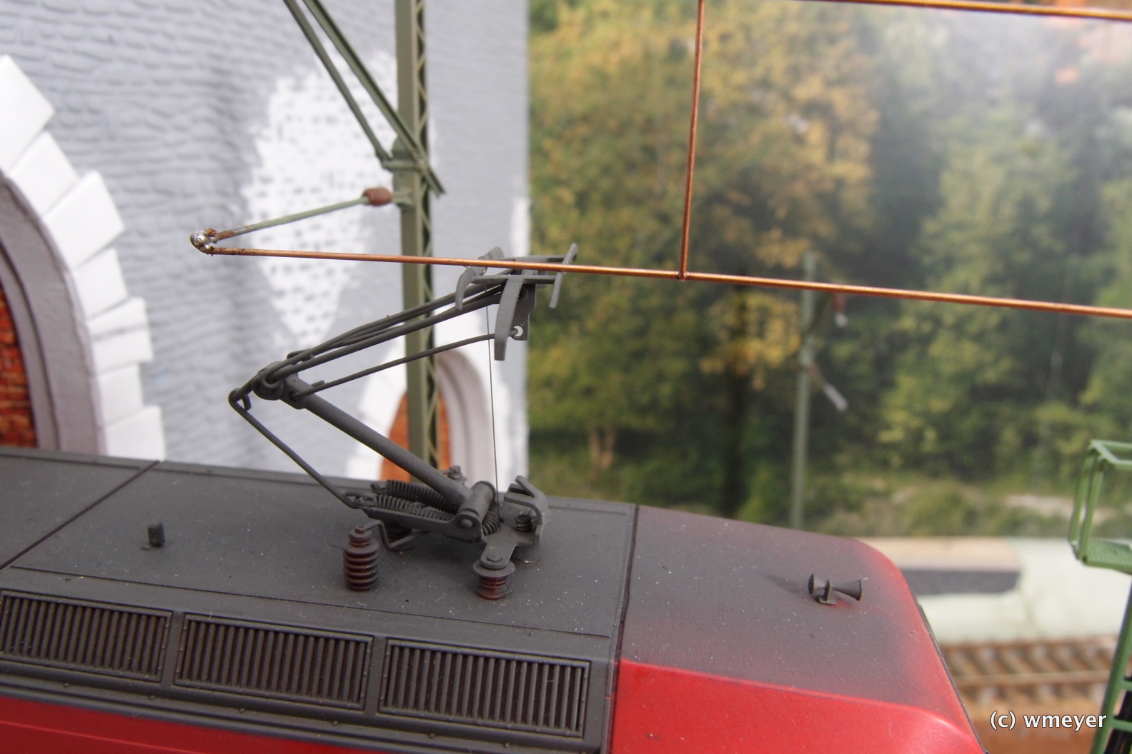 So passt es! Pantograph 1mm unter Fahrdraht