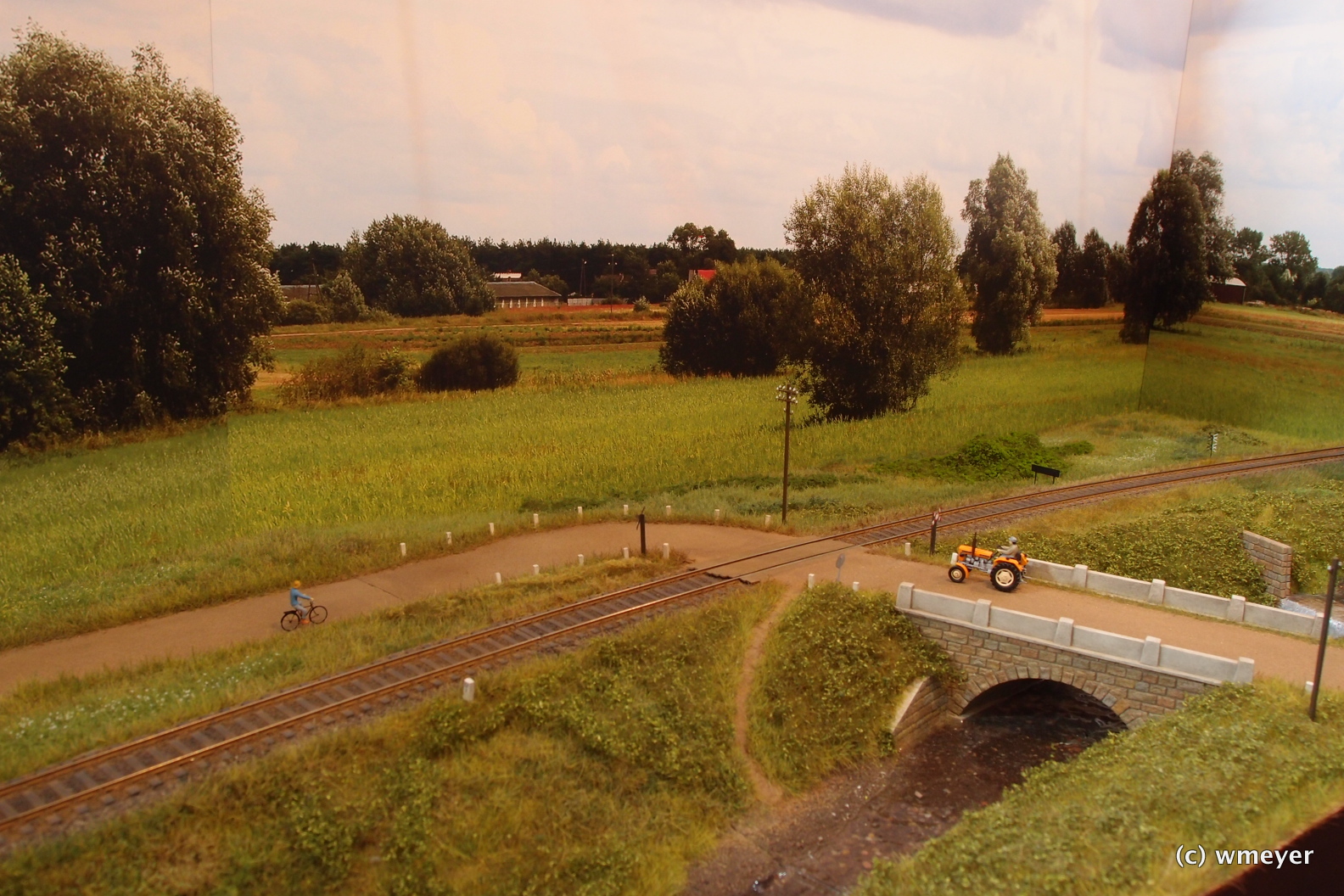 Mein Favorit: polnischer Bahnhof mit einer Weiche und viel Landschaft