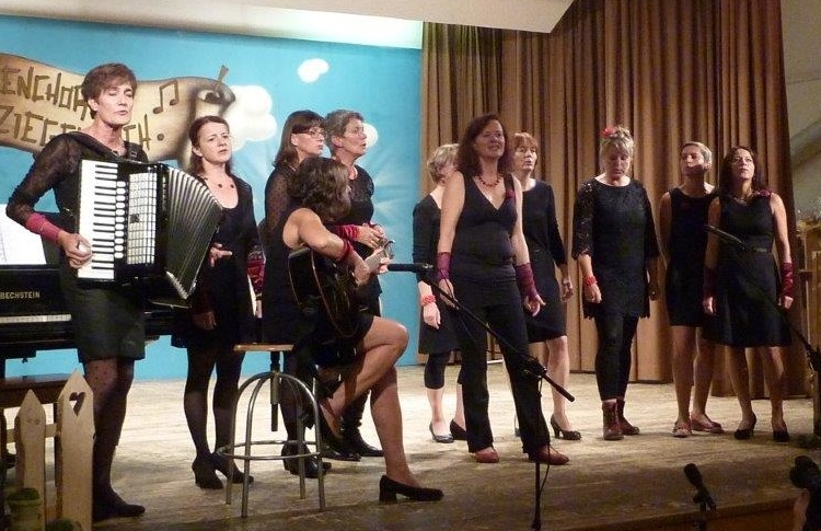 Frauenchor Intakt beim A-Capella-Abend in Ziegelbach